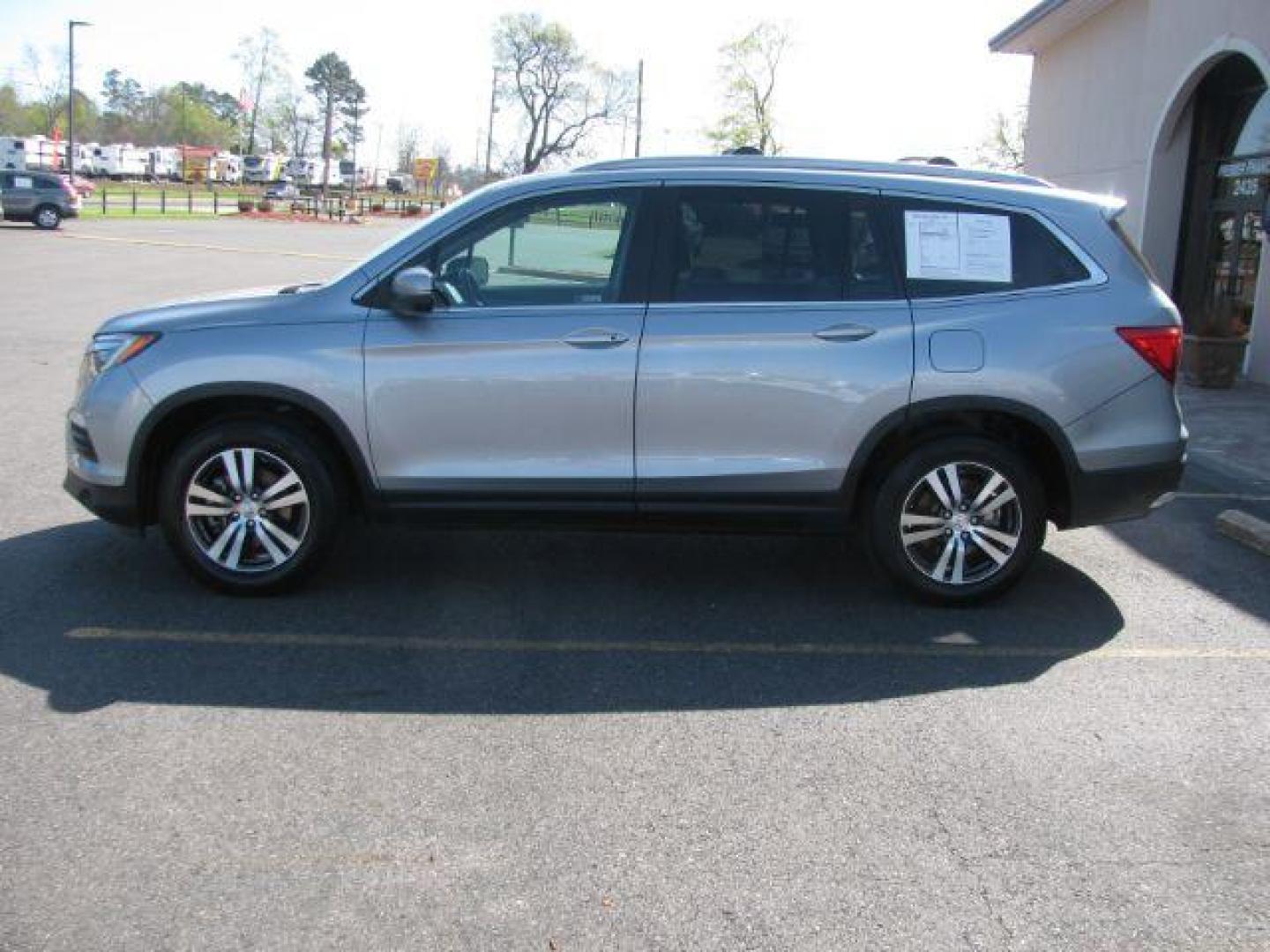 2018 Silver Honda Pilot EX-L w/RES (5FNYF5H83JB) with an 3.5L V6 SOHC 24V engine, 6-Speed Automatic transmission, located at 2443 Albert Pike, Hot Springs, AR, 71913, (501) 623-6255, 34.492222, -93.109993 - Photo#4