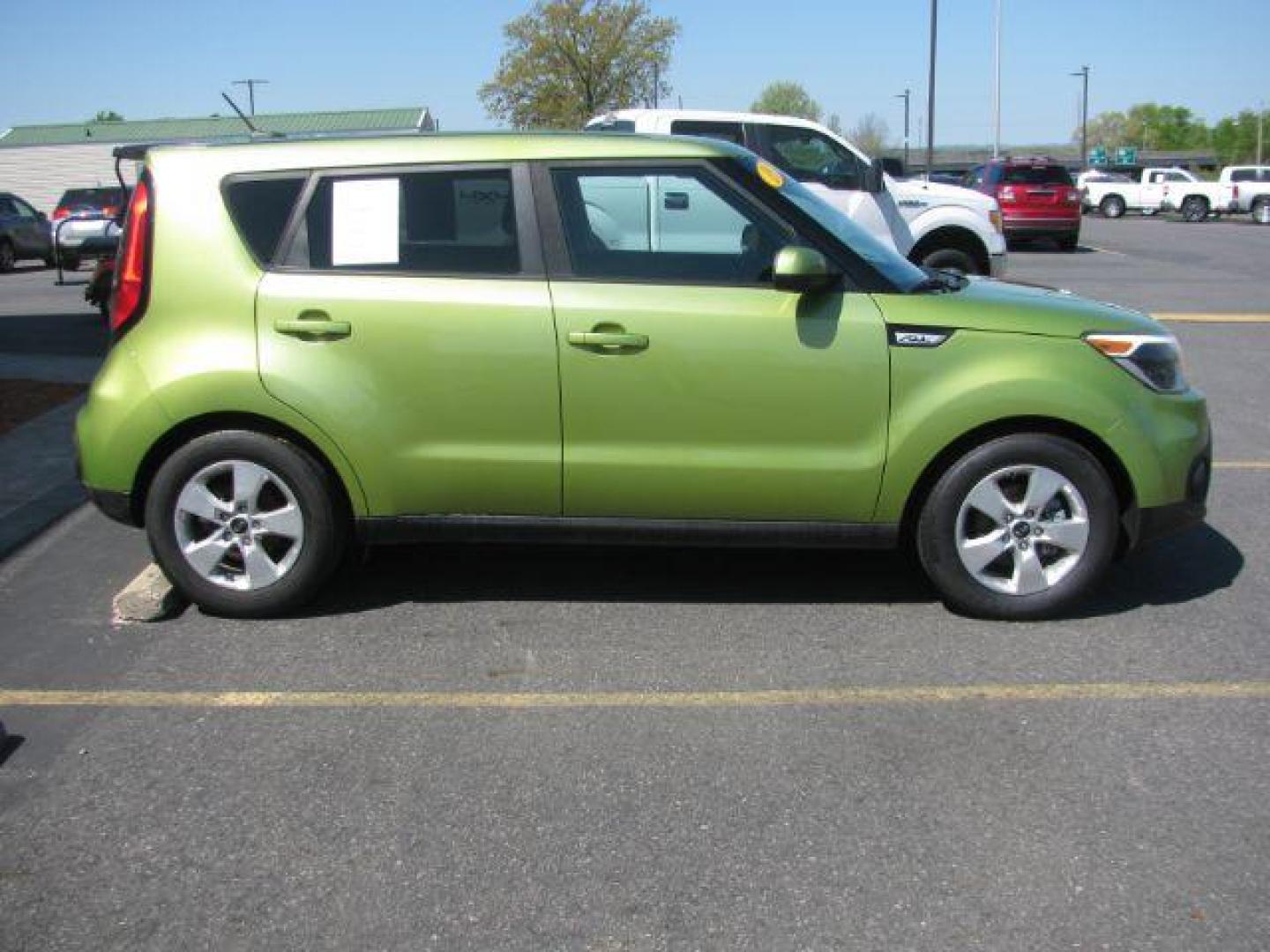 2018 Green Kia Soul WAGON 4-DR (KNDJN2A27J7) with an 1.6L L4 DOHC 16V engine, 6-Speed Automatic transmission, located at 2443 Albert Pike, Hot Springs, AR, 71913, (501) 623-6255, 34.492222, -93.109993 - Photo#4