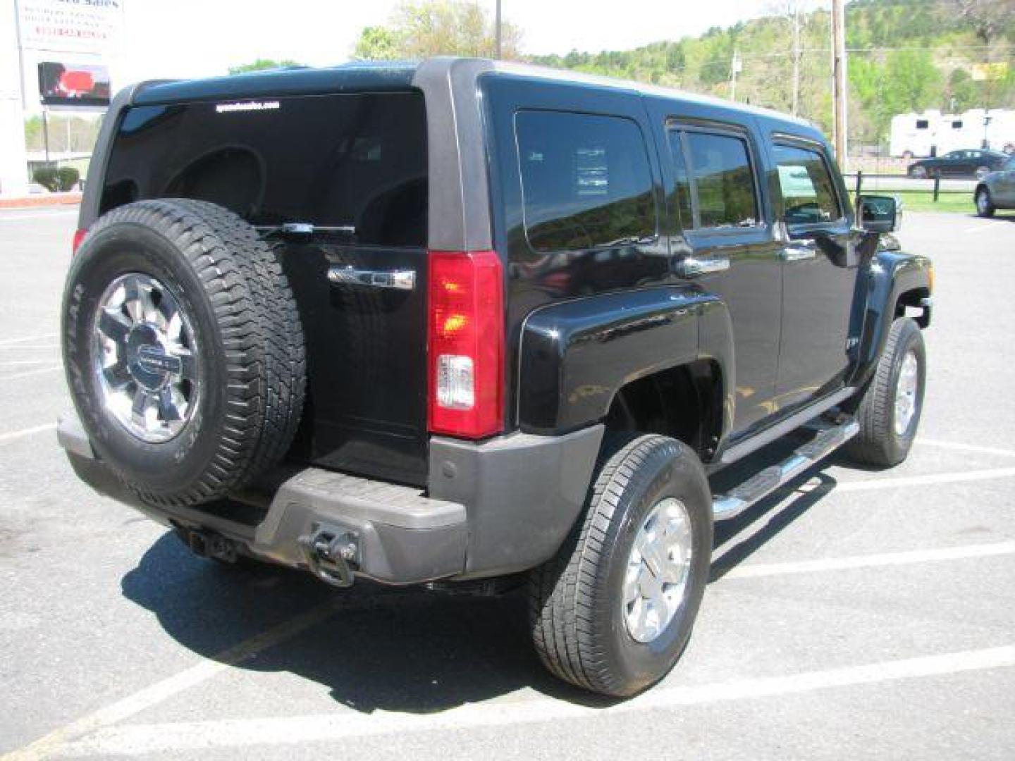 2006 Black Hummer H3 Sport Utility (5GTDN136X68) with an 3.5L L5 DOHC 20V engine, located at 2443 Albert Pike, Hot Springs, AR, 71913, (501) 623-6255, 34.492222, -93.109993 - ALL LISTED FEATURES MAY NOT BE AVAILABLE!!!!! - Photo#2