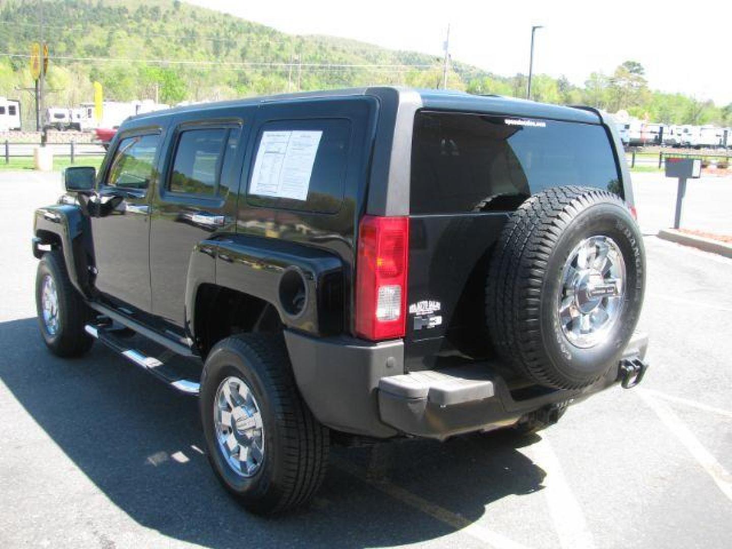 2006 Black Hummer H3 Sport Utility (5GTDN136X68) with an 3.5L L5 DOHC 20V engine, located at 2443 Albert Pike, Hot Springs, AR, 71913, (501) 623-6255, 34.492222, -93.109993 - ALL LISTED FEATURES MAY NOT BE AVAILABLE!!!!! - Photo#3