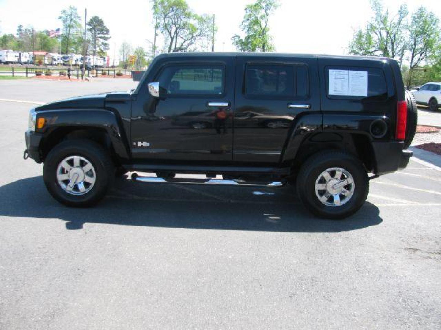 2006 Black Hummer H3 Sport Utility (5GTDN136X68) with an 3.5L L5 DOHC 20V engine, located at 2443 Albert Pike, Hot Springs, AR, 71913, (501) 623-6255, 34.492222, -93.109993 - ALL LISTED FEATURES MAY NOT BE AVAILABLE!!!!! - Photo#4