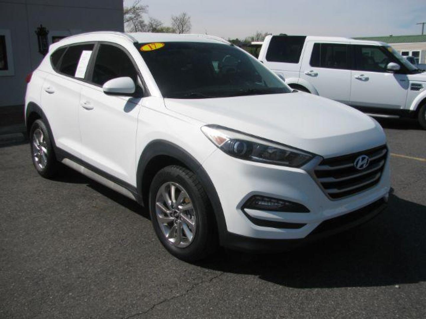 2017 White Hyundai Tucson SE (KM8J33A41HU) with an 2.0L L4 DOHC 16V engine, 6-Speed Automatic transmission, located at 2443 Albert Pike, Hot Springs, AR, 71913, (501) 623-6255, 34.492222, -93.109993 - Photo#0