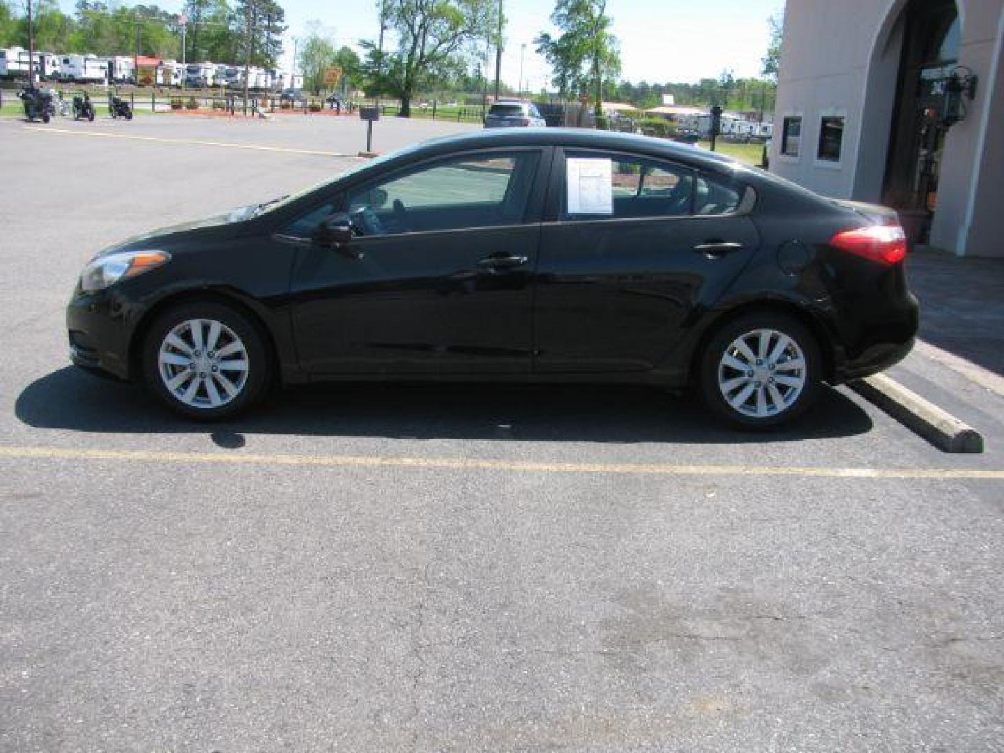 2014 Black Kia Forte EX (KNAFX4A67E5) with an 1.8L L4 DOHC 16V engine, 6-Speed Automatic transmission, located at 2443 Albert Pike, Hot Springs, AR, 71913, (501) 623-6255, 34.492222, -93.109993 - Photo#4