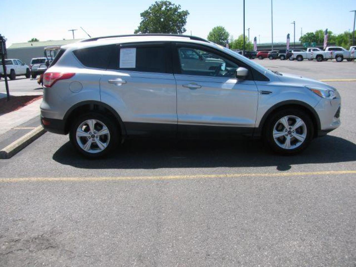 2015 Silver Ford Escape SE FWD (1FMCU0GX2FU) with an 1.6L L4 DOHC 16V engine, 6-Speed Automatic transmission, located at 2443 Albert Pike, Hot Springs, AR, 71913, (501) 623-6255, 34.492222, -93.109993 - Photo#4