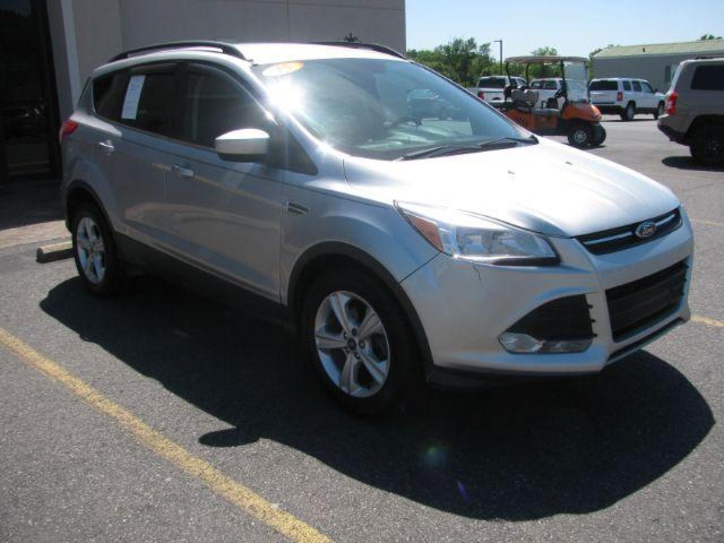 2015 Silver Ford Escape SE FWD (1FMCU0GX2FU) with an 1.6L L4 DOHC 16V engine, 6-Speed Automatic transmission, located at 2443 Albert Pike, Hot Springs, AR, 71913, (501) 623-6255, 34.492222, -93.109993 - Photo#5