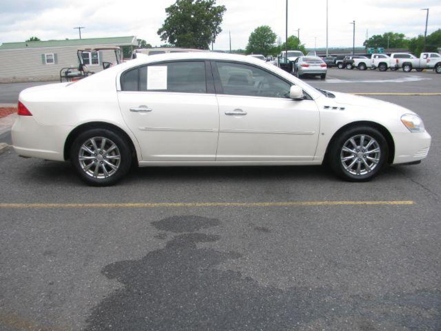 2009 White Buick Lucerne SEDAN 4-DR (1G4HD57M49U) with an 3.9L V6 OHV 12V engine, 4-Speed Automatic transmission, located at 2443 Albert Pike, Hot Springs, AR, 71913, (501) 623-6255, 34.492222, -93.109993 - ALL LISTED FEATURES MAY NOT BE AVAILABLE!!!! - Photo#4