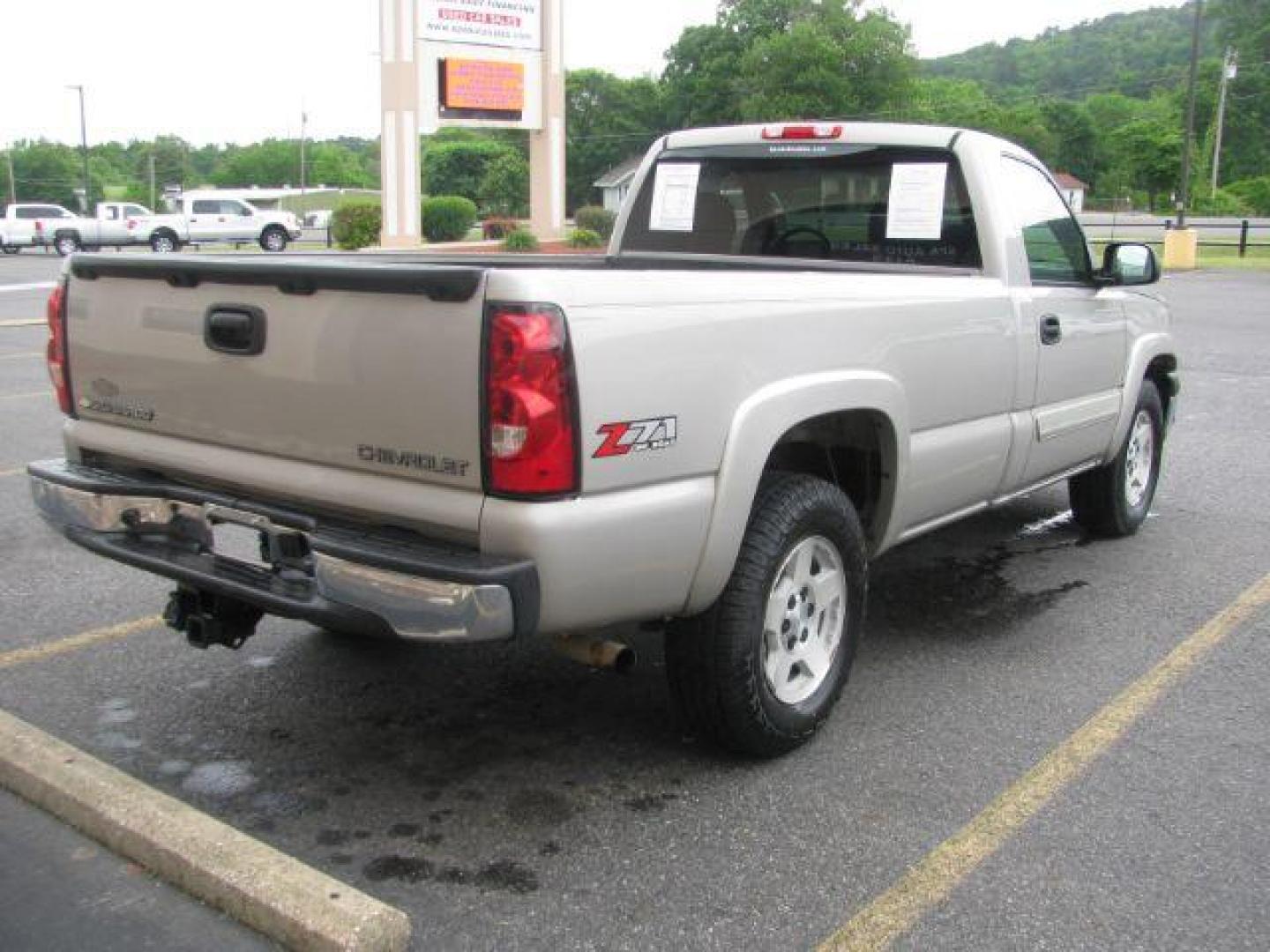 2005 Pewter Chevrolet Silverado 1500 LS Long Bed 4WD (1GCEK14T55Z) with an 5.3L V8 OHV 16V engine, located at 2443 Albert Pike, Hot Springs, AR, 71913, (501) 623-6255, 34.492222, -93.109993 - Photo#4