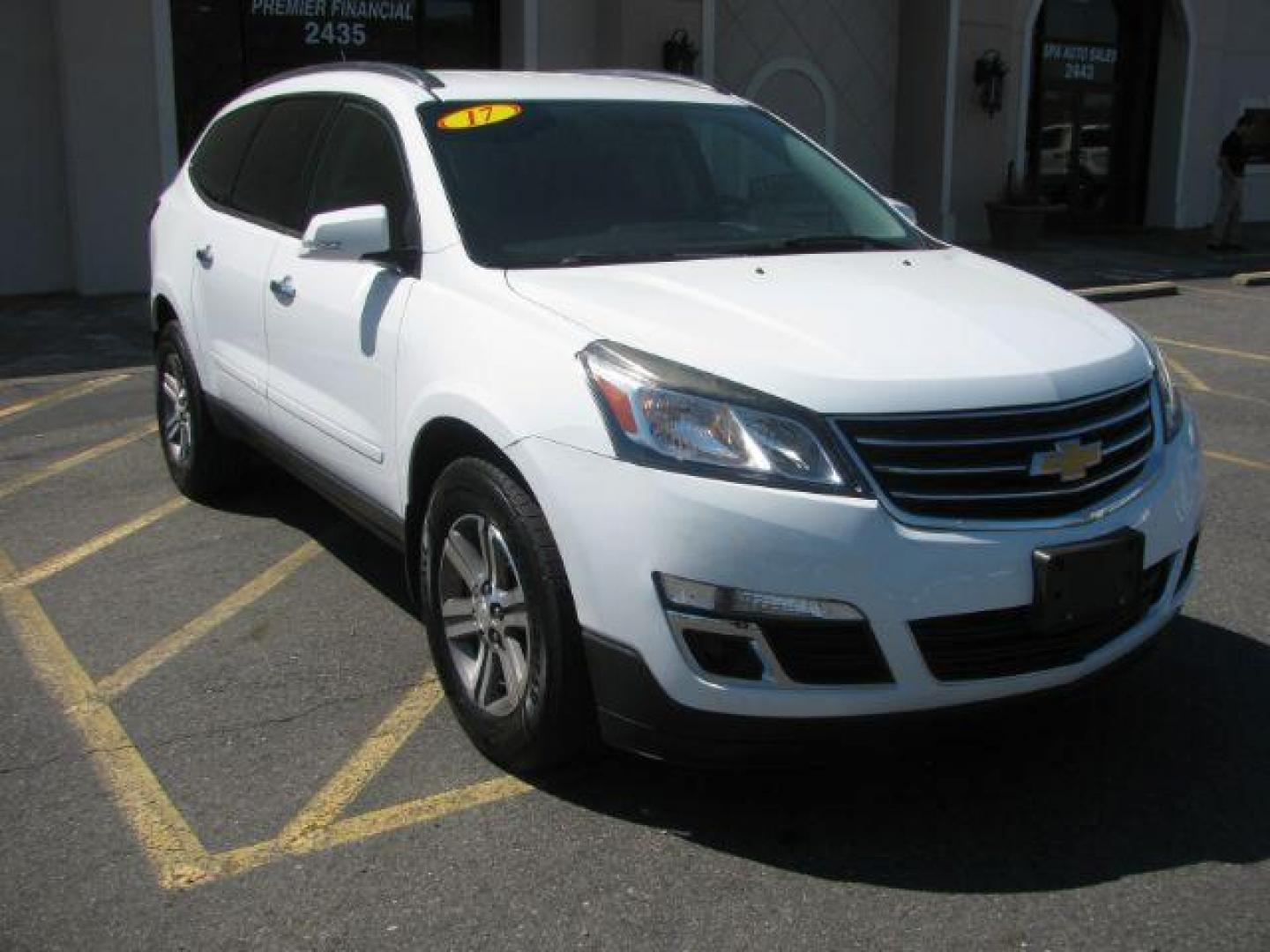 2017 White Chevrolet Traverse 1LT FWD (1GNKRGKD4HJ) with an 3.6L V6 DOHC 24V engine, 6-Speed Automatic transmission, located at 2443 Albert Pike, Hot Springs, AR, 71913, (501) 623-6255, 34.492222, -93.109993 - Photo#0