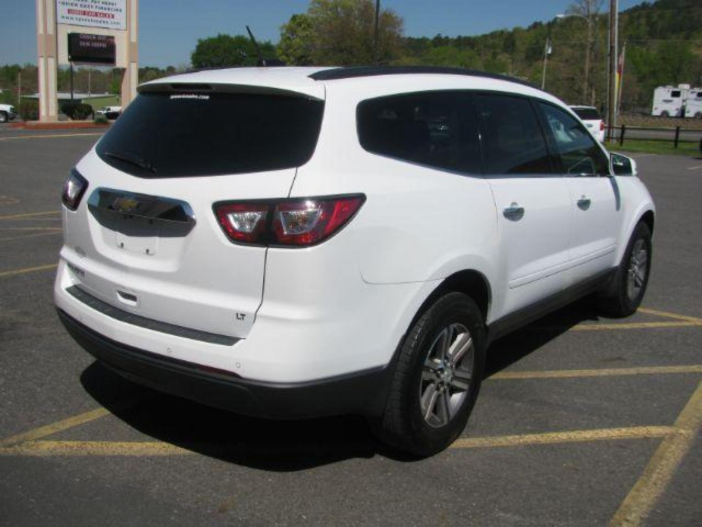 2017 White Chevrolet Traverse 1LT FWD (1GNKRGKD4HJ) with an 3.6L V6 DOHC 24V engine, 6-Speed Automatic transmission, located at 2443 Albert Pike, Hot Springs, AR, 71913, (501) 623-6255, 34.492222, -93.109993 - Photo#2