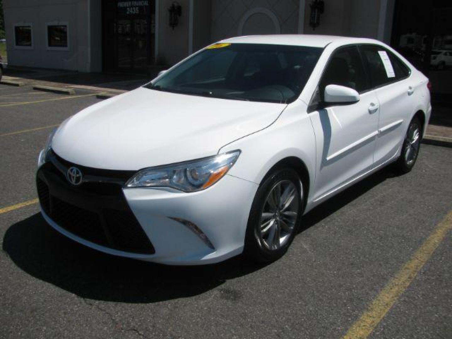 2016 White Toyota Camry SE (4T1BF1FK8GU) with an 2.5L L4 DOHC 16V engine, 6-Speed Automatic transmission, located at 2443 Albert Pike, Hot Springs, AR, 71913, (501) 623-6255, 34.492222, -93.109993 - ALL LISTED FEATURES MAY NOT BE AVAILABLE!!!! - Photo#0