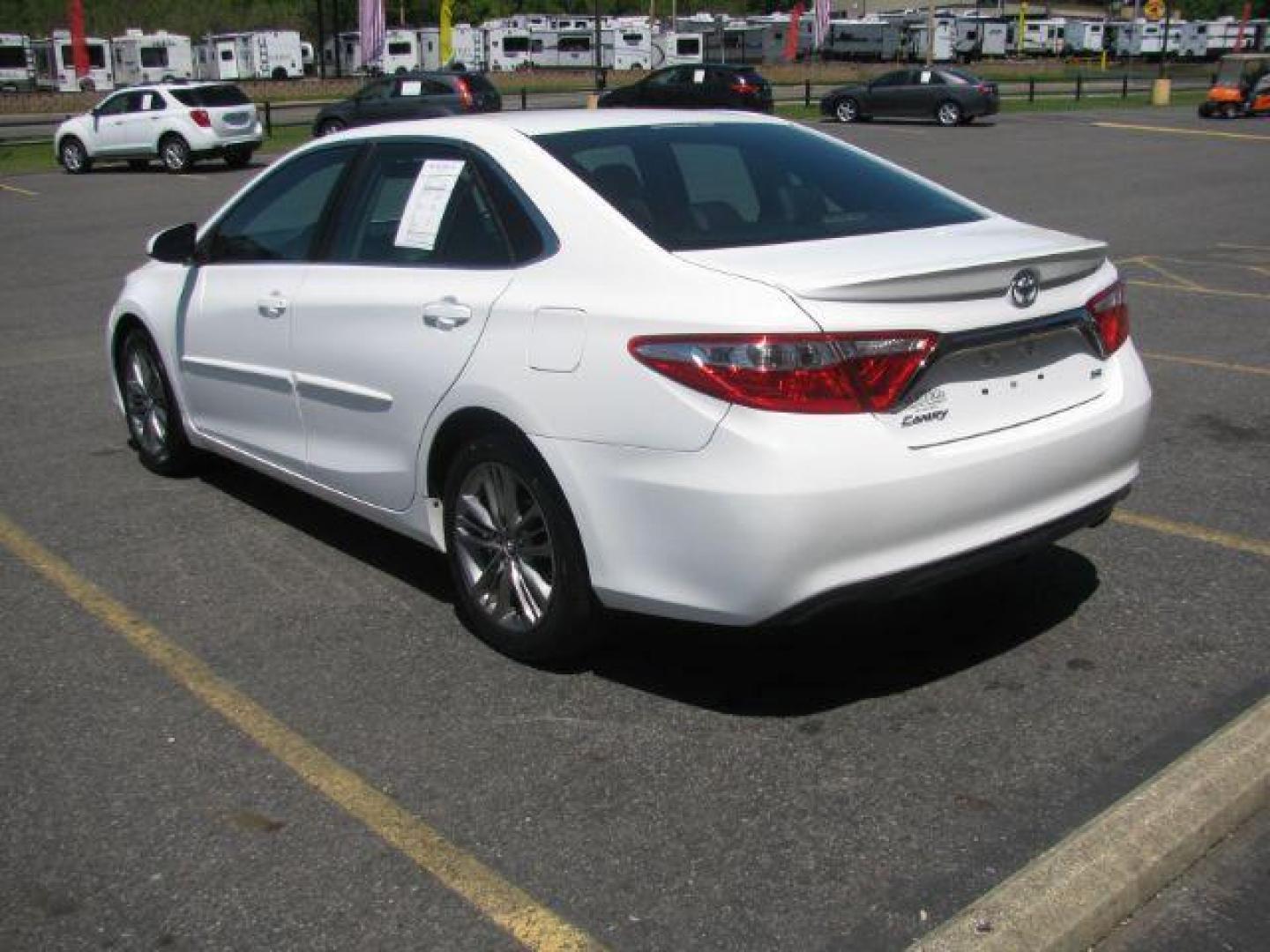 2016 White Toyota Camry SE (4T1BF1FK8GU) with an 2.5L L4 DOHC 16V engine, 6-Speed Automatic transmission, located at 2443 Albert Pike, Hot Springs, AR, 71913, (501) 623-6255, 34.492222, -93.109993 - ALL LISTED FEATURES MAY NOT BE AVAILABLE!!!! - Photo#2