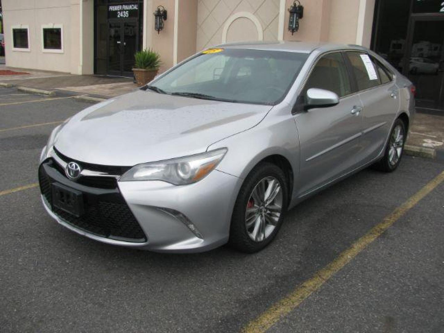 2015 Silver Toyota Camry SE (4T1BF1FKXFU) with an 2.5L L4 DOHC 16V engine, 6-Speed Automatic transmission, located at 2443 Albert Pike, Hot Springs, AR, 71913, (501) 623-6255, 34.492222, -93.109993 - Photo#0