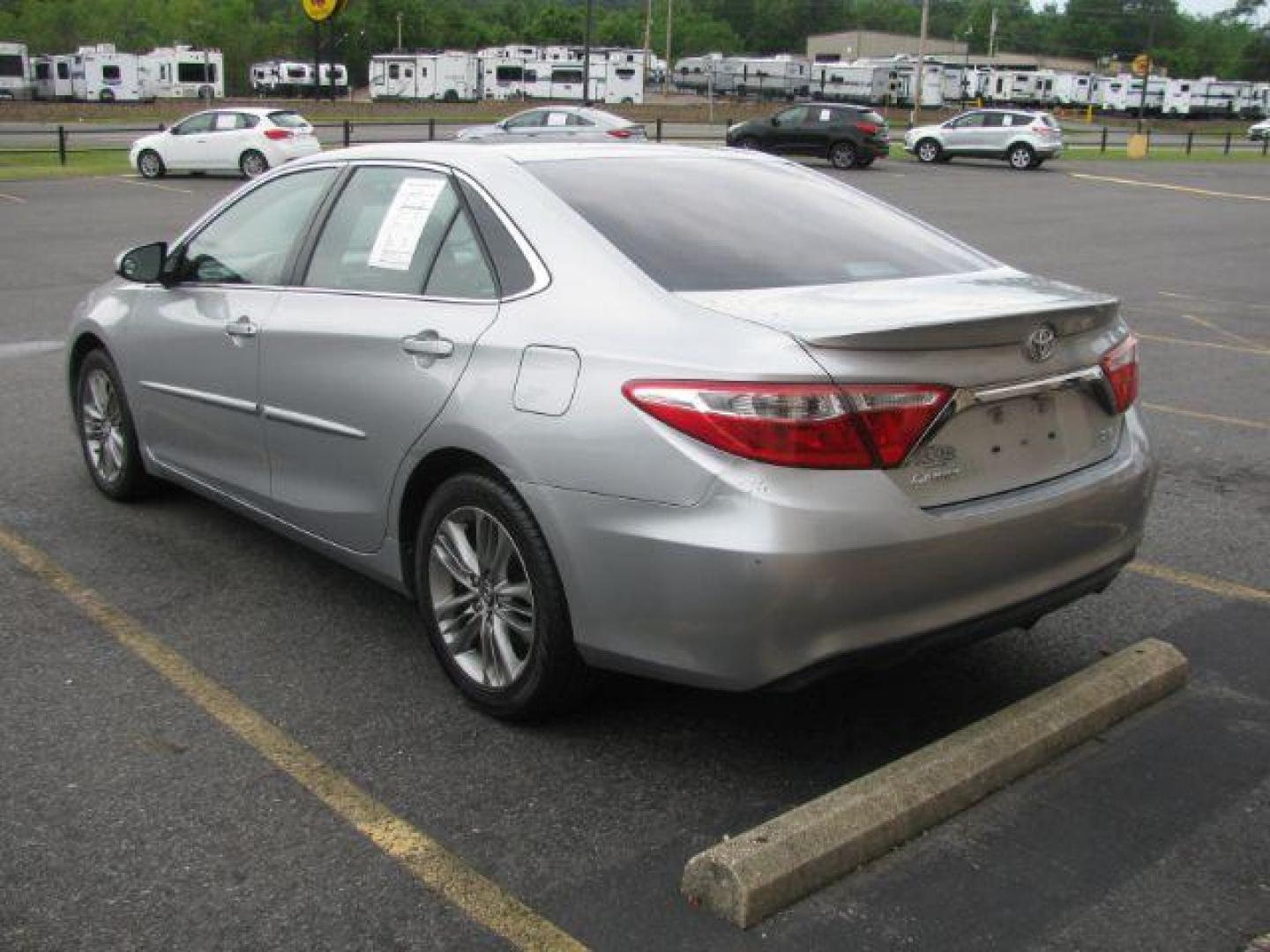 2015 Silver Toyota Camry SE (4T1BF1FKXFU) with an 2.5L L4 DOHC 16V engine, 6-Speed Automatic transmission, located at 2443 Albert Pike, Hot Springs, AR, 71913, (501) 623-6255, 34.492222, -93.109993 - Photo#2