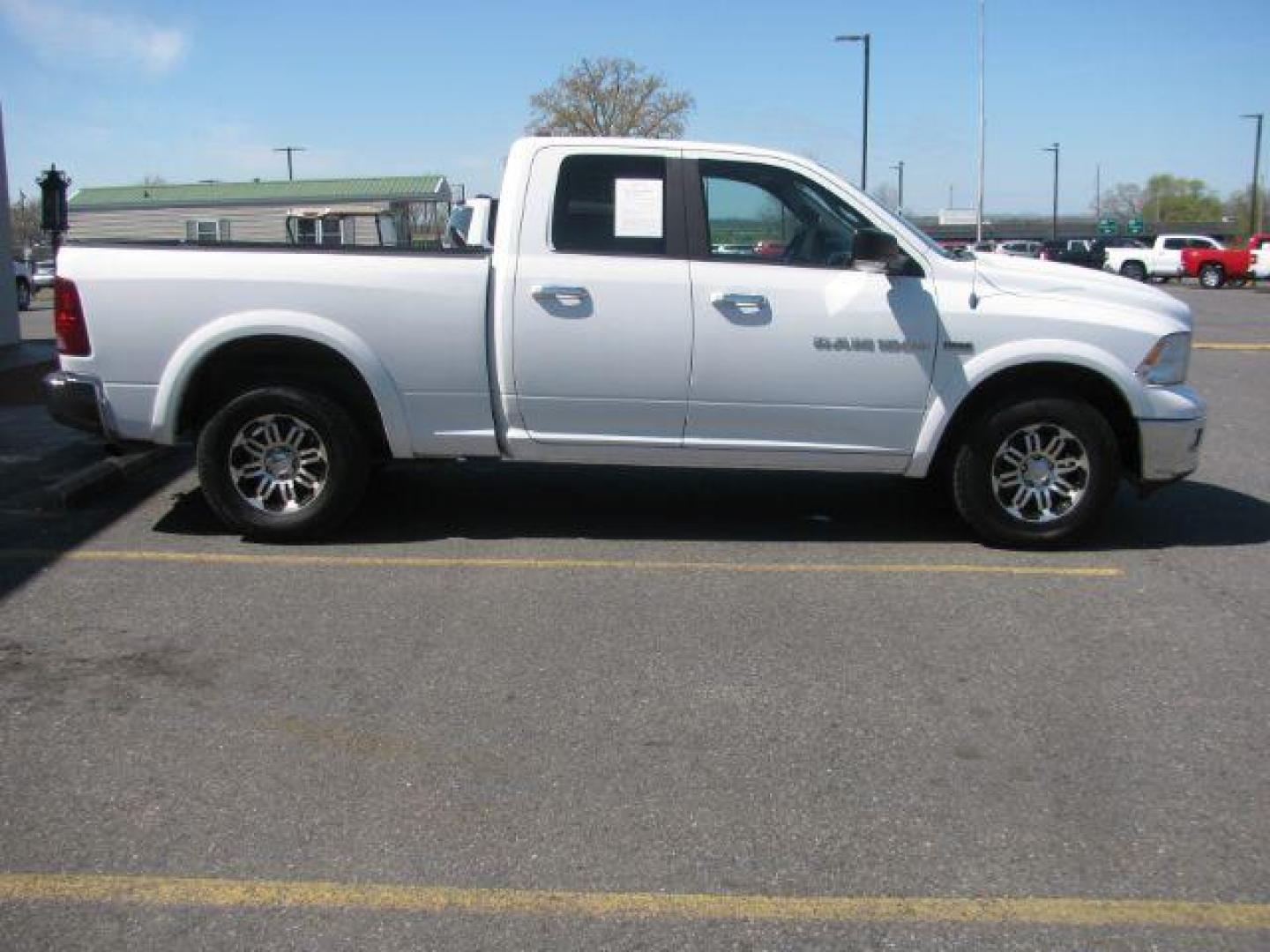 2012 White RAM 1500 SLT Quad Cab 4WD (1C6RD7GT0CS) with an 5.7L V8 OHV 16V engine, 5-Speed Automatic transmission, located at 2443 Albert Pike, Hot Springs, AR, 71913, (501) 623-6255, 34.492222, -93.109993 - ALL LISTED FEATURES MAY NOT BE AVAILABLE!!!! - Photo#5