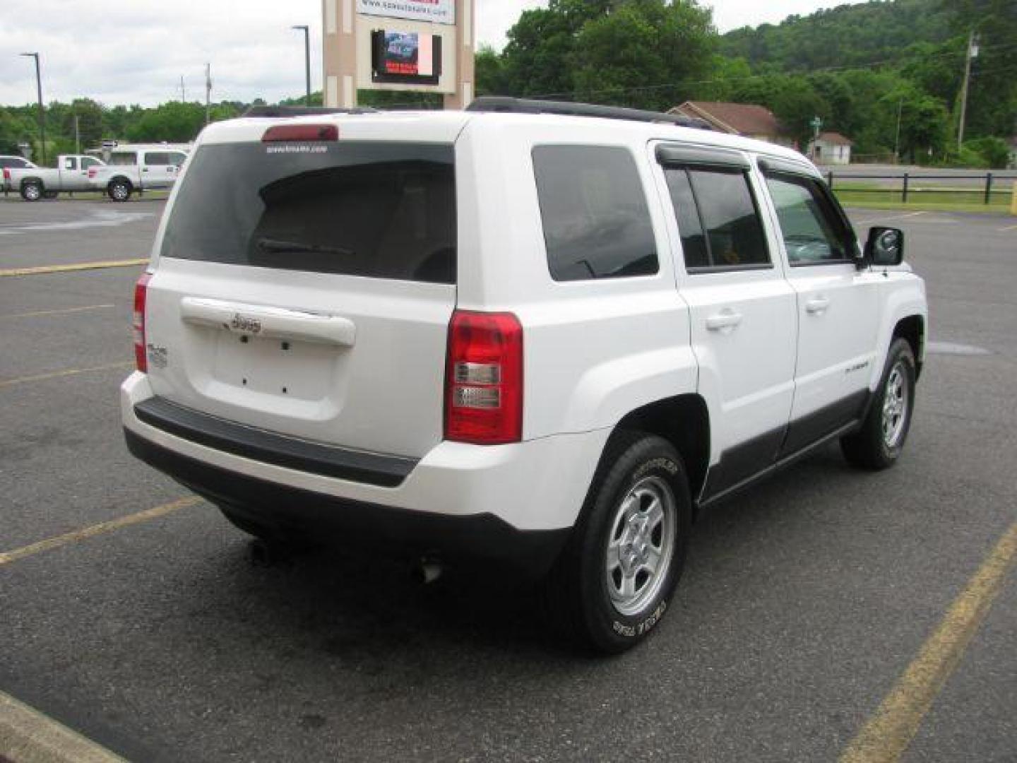 2016 White Jeep Patriot Sport 4WD (1C4NJRBB8GD) with an 2.4L L4 DOHC 16V engine, located at 2443 Albert Pike, Hot Springs, AR, 71913, (501) 623-6255, 34.492222, -93.109993 - Photo#3