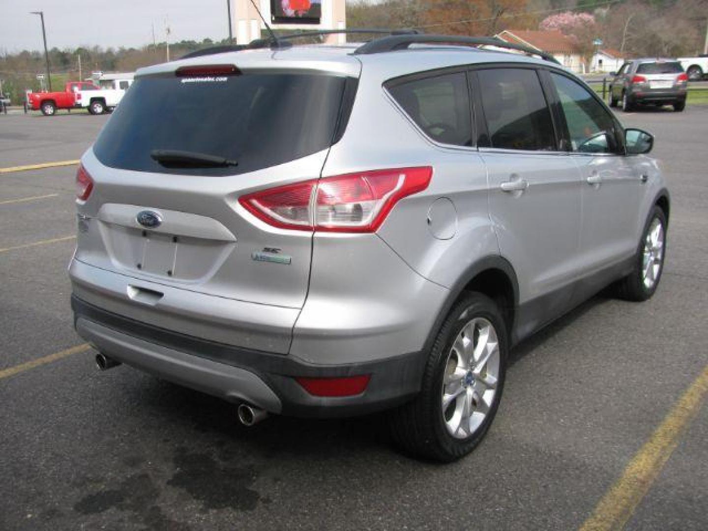 2013 Silver Ford Escape SE FWD (1FMCU0GX7DU) with an 1.6L L4 DOHC 16V engine, 6-Speed Automatic transmission, located at 2443 Albert Pike, Hot Springs, AR, 71913, (501) 623-6255, 34.492222, -93.109993 - Photo#3