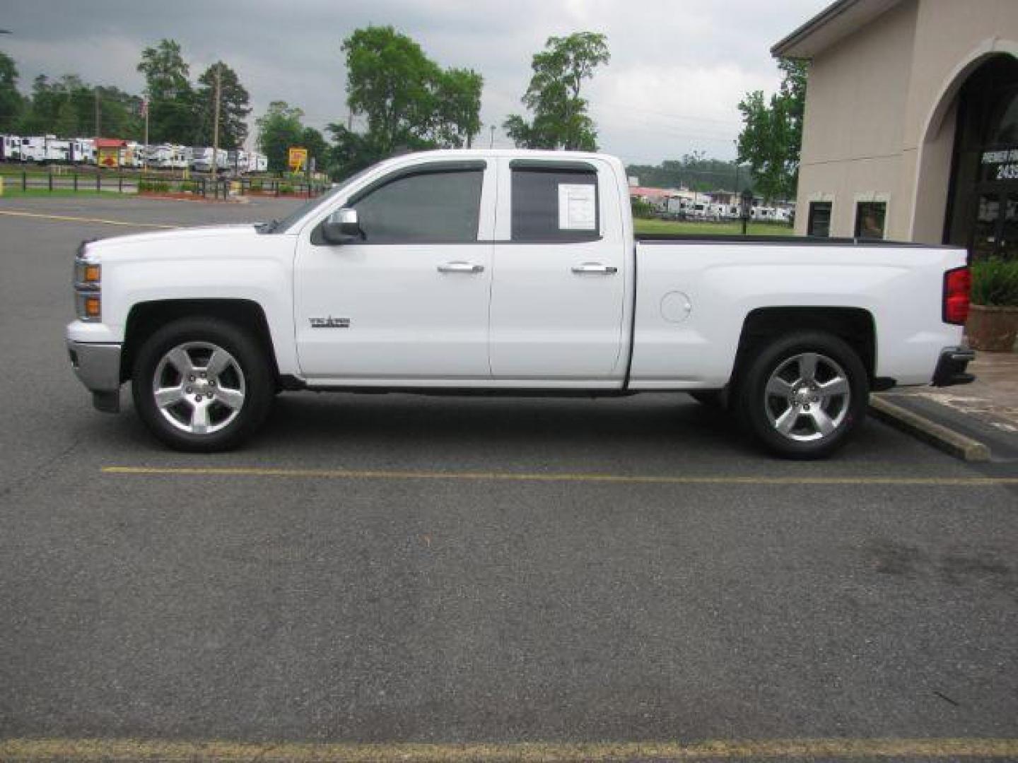 2014 White Chevrolet Silverado 1500 EXTENDED CAB PICKUP 4-DR (1GCRCREH5EZ) with an 4.3L V6 OHV 12V engine, 6-Speed Automatic transmission, located at 2443 Albert Pike, Hot Springs, AR, 71913, (501) 623-6255, 34.492222, -93.109993 - Photo#1