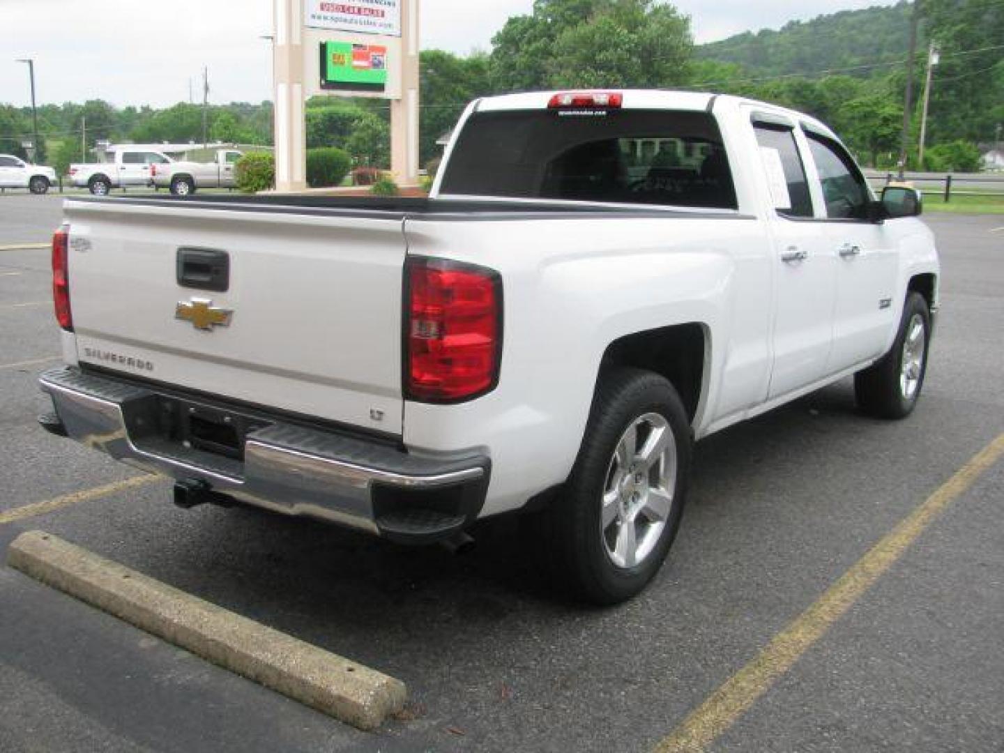 2014 White Chevrolet Silverado 1500 EXTENDED CAB PICKUP 4-DR (1GCRCREH5EZ) with an 4.3L V6 OHV 12V engine, 6-Speed Automatic transmission, located at 2443 Albert Pike, Hot Springs, AR, 71913, (501) 623-6255, 34.492222, -93.109993 - Photo#4