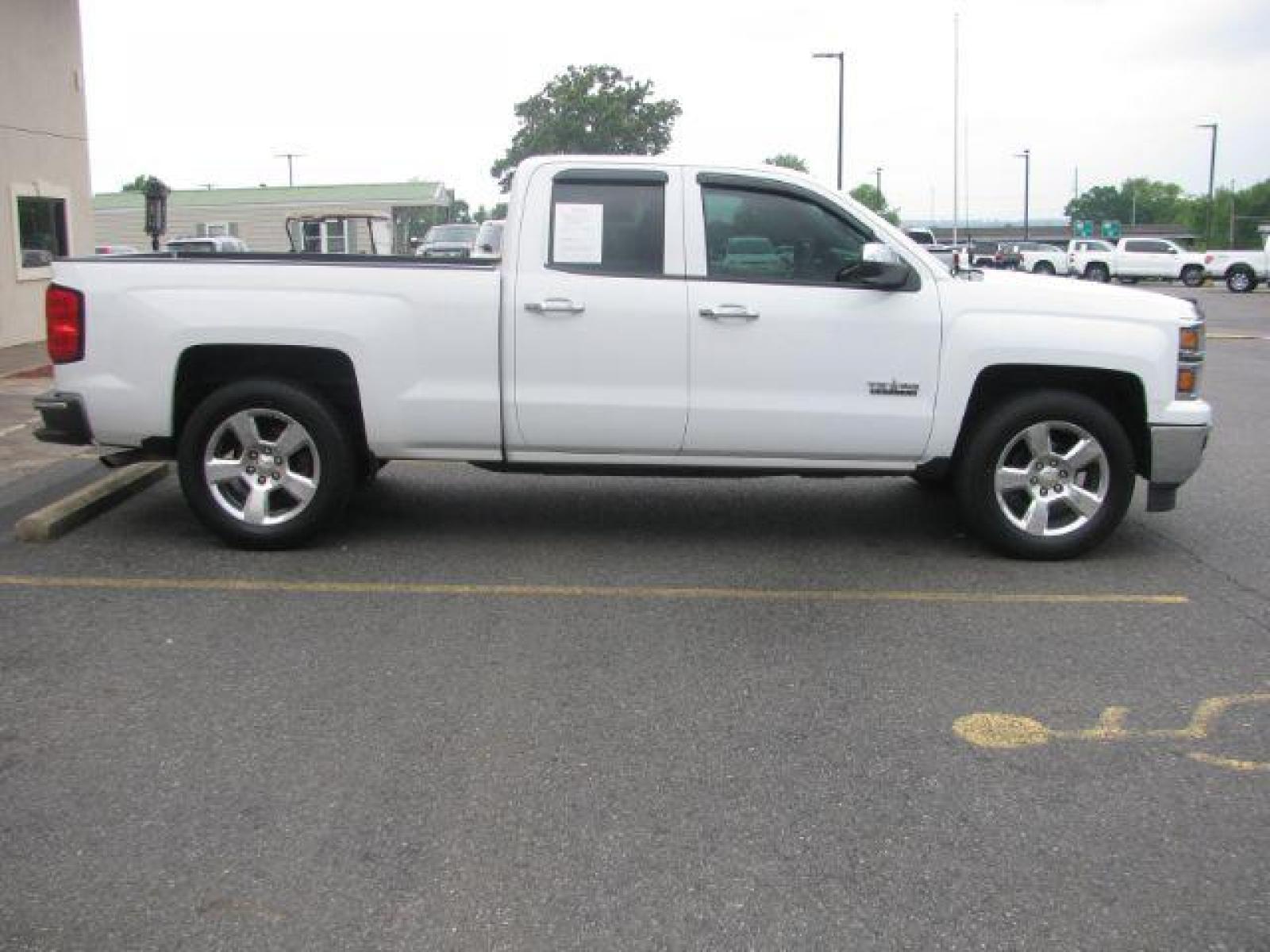 2014 White Chevrolet Silverado 1500 1LT Double Cab 2WD (1GCRCREH5EZ) with an 4.3L V6 OHV 12V engine, 6-Speed Automatic transmission, located at 2443 Albert Pike, Hot Springs, AR, 71913, (501) 623-6255, 34.492222, -93.109993 - Photo #5