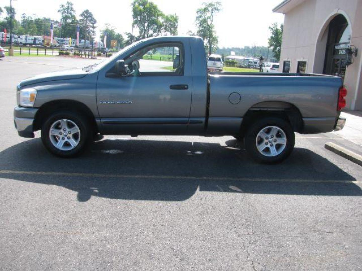 2007 Gray Dodge Ram 1500 ST 2WD (1D7HA16PX7J) with an 4.7L V8 SOHC 16V FFV engine, located at 2443 Albert Pike, Hot Springs, AR, 71913, (501) 623-6255, 34.492222, -93.109993 - Photo#5