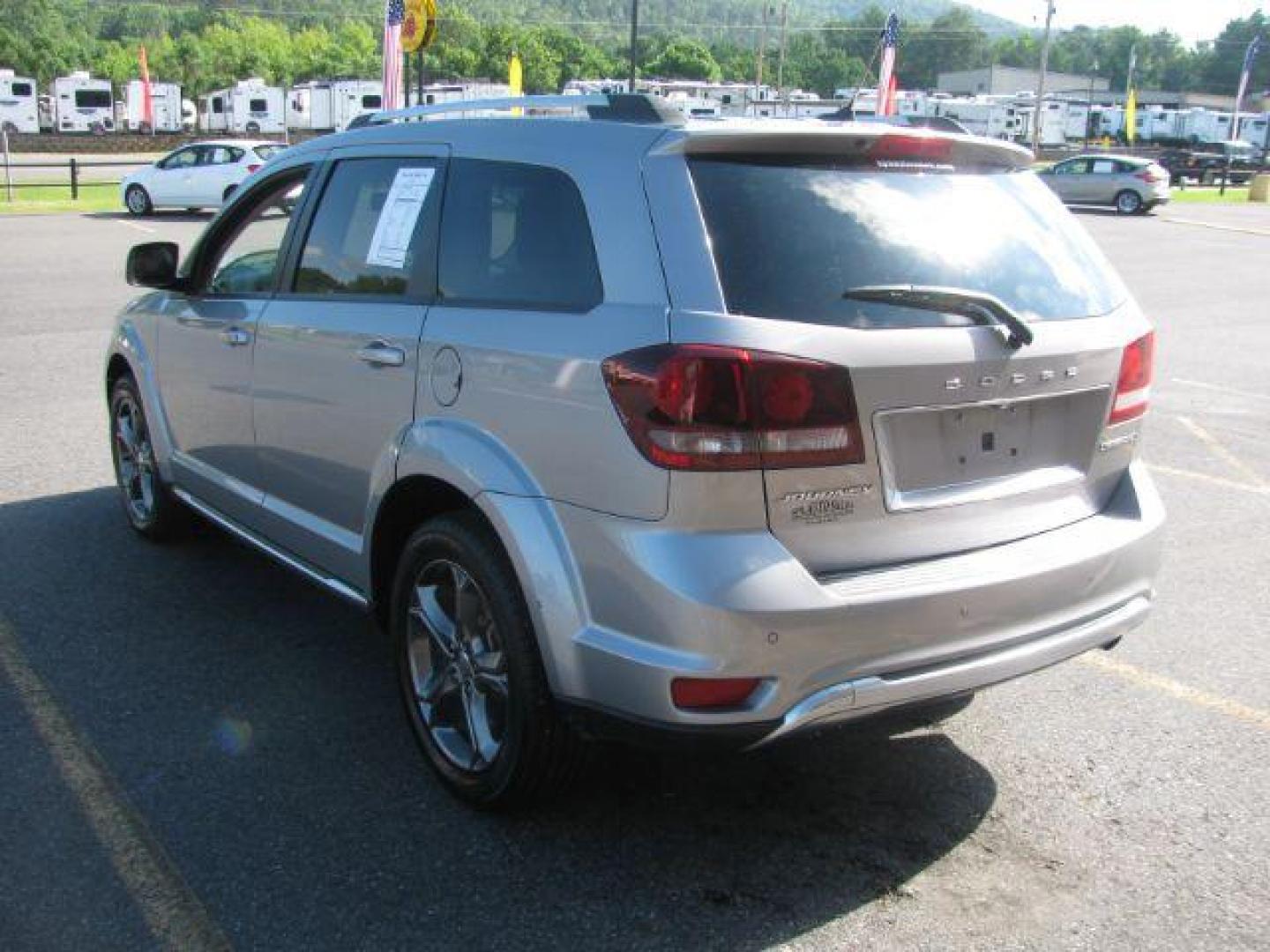 2015 Gray Dodge Journey Crossroad FWD (3C4PDCGB6FT) with an 2.4L L4 DOHC 16V engine, 4-Speed Automatic transmission, located at 2443 Albert Pike, Hot Springs, AR, 71913, (501) 623-6255, 34.492222, -93.109993 - Photo#3