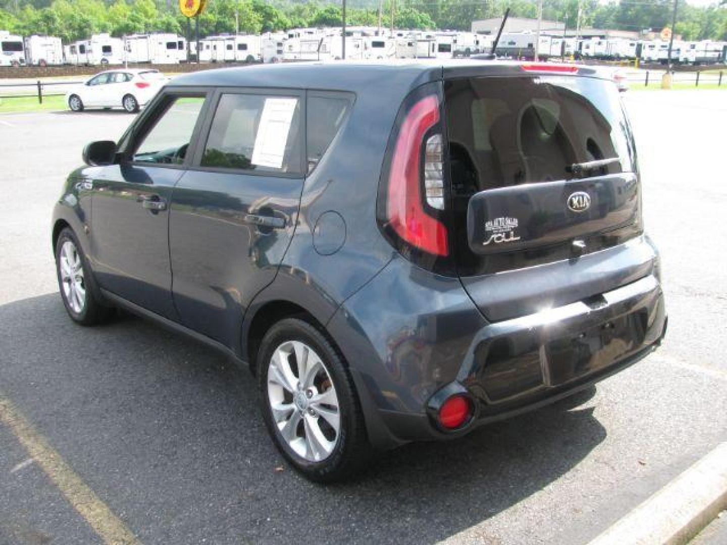 2016 Gray Kia Soul WAGON 4-DR (KNDJP3A52G7) with an 2.0L L4 DOHC 16V engine, 6-Speed Automatic transmission, located at 2443 Albert Pike, Hot Springs, AR, 71913, (501) 623-6255, 34.492222, -93.109993 - Photo#2