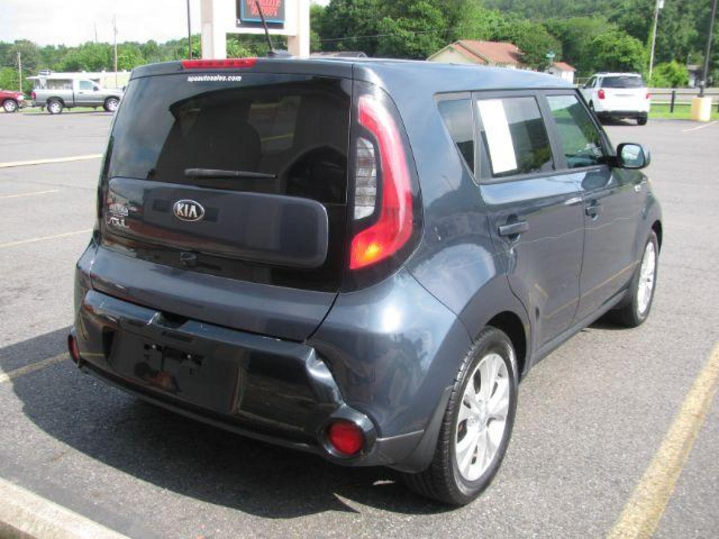 2016 Gray Kia Soul WAGON 4-DR (KNDJP3A52G7) with an 2.0L L4 DOHC 16V engine, 6-Speed Automatic transmission, located at 2443 Albert Pike, Hot Springs, AR, 71913, (501) 623-6255, 34.492222, -93.109993 - Photo#3