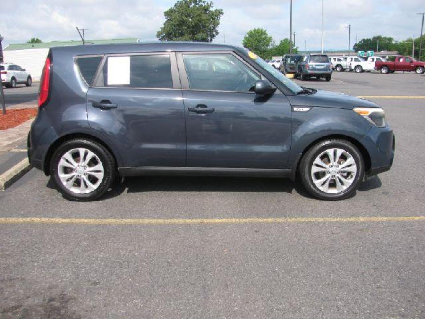 2016 Gray Kia Soul WAGON 4-DR (KNDJP3A52G7) with an 2.0L L4 DOHC 16V engine, 6-Speed Automatic transmission, located at 2443 Albert Pike, Hot Springs, AR, 71913, (501) 623-6255, 34.492222, -93.109993 - Photo#4