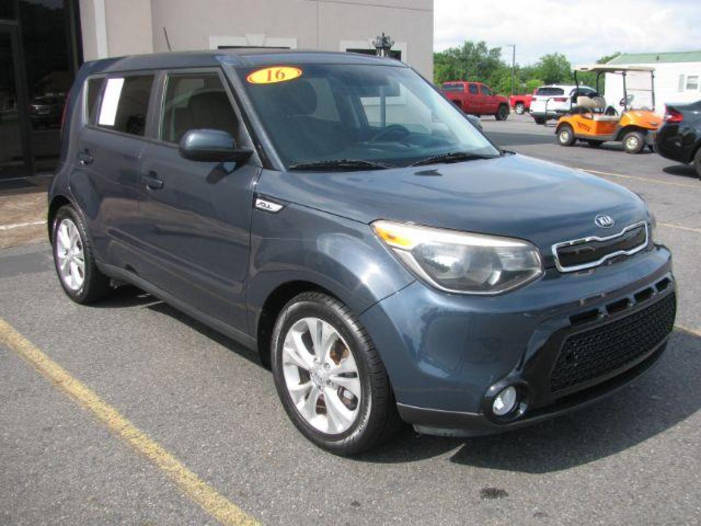 2016 Gray Kia Soul WAGON 4-DR (KNDJP3A52G7) with an 2.0L L4 DOHC 16V engine, 6-Speed Automatic transmission, located at 2443 Albert Pike, Hot Springs, AR, 71913, (501) 623-6255, 34.492222, -93.109993 - Photo#5