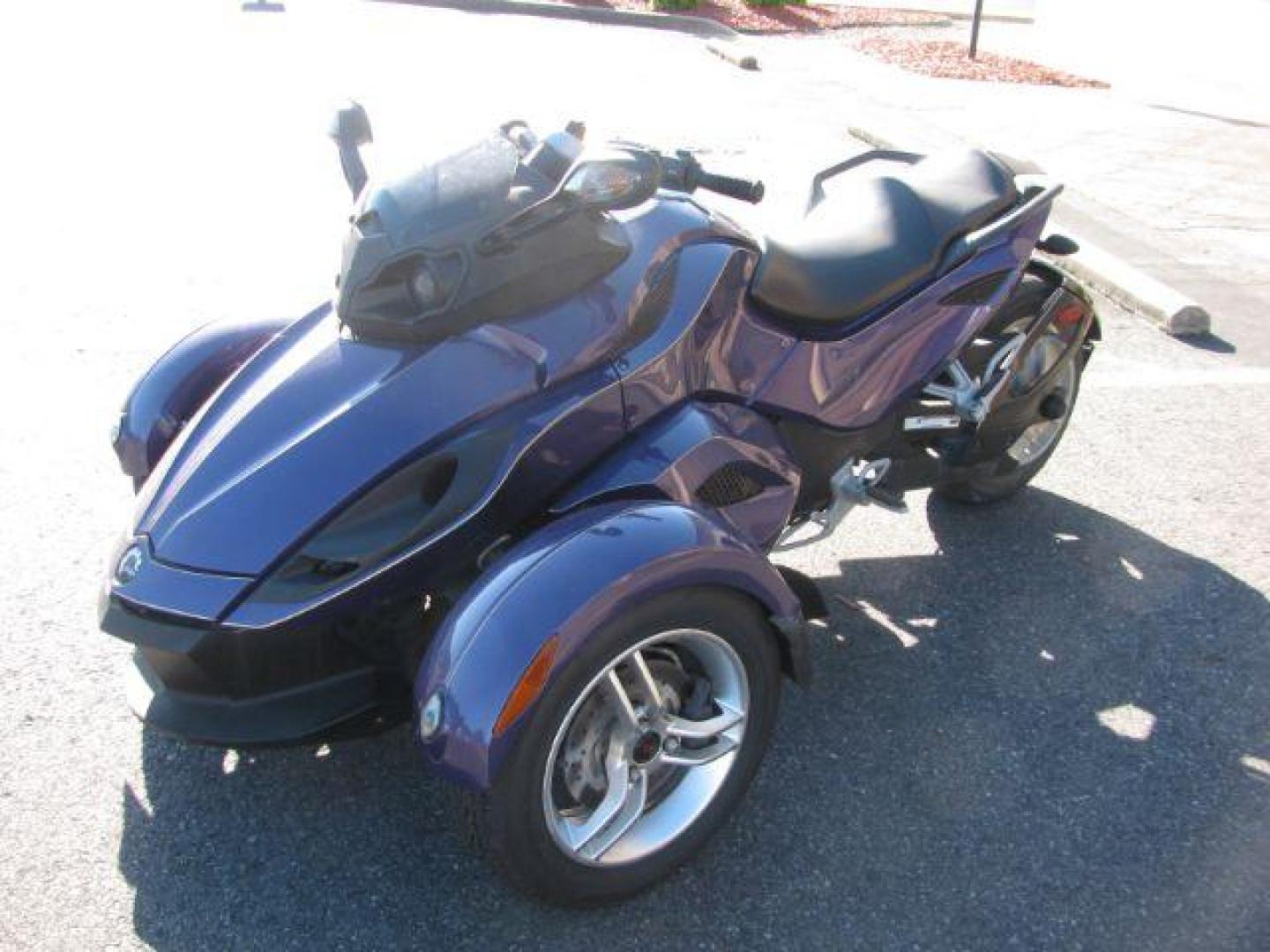 2010 Purple Can-Am Spyder RSS - (2BXJAMC13AV) , located at 2443 Albert Pike, Hot Springs, AR, 71913, (501) 623-6255, 34.492222, -93.109993 - Photo#3