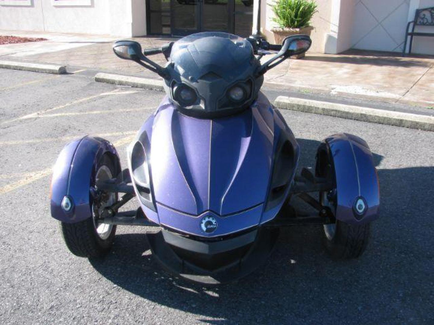 2010 Purple Can-Am Spyder RSS - (2BXJAMC13AV) , located at 2443 Albert Pike, Hot Springs, AR, 71913, (501) 623-6255, 34.492222, -93.109993 - Photo#4