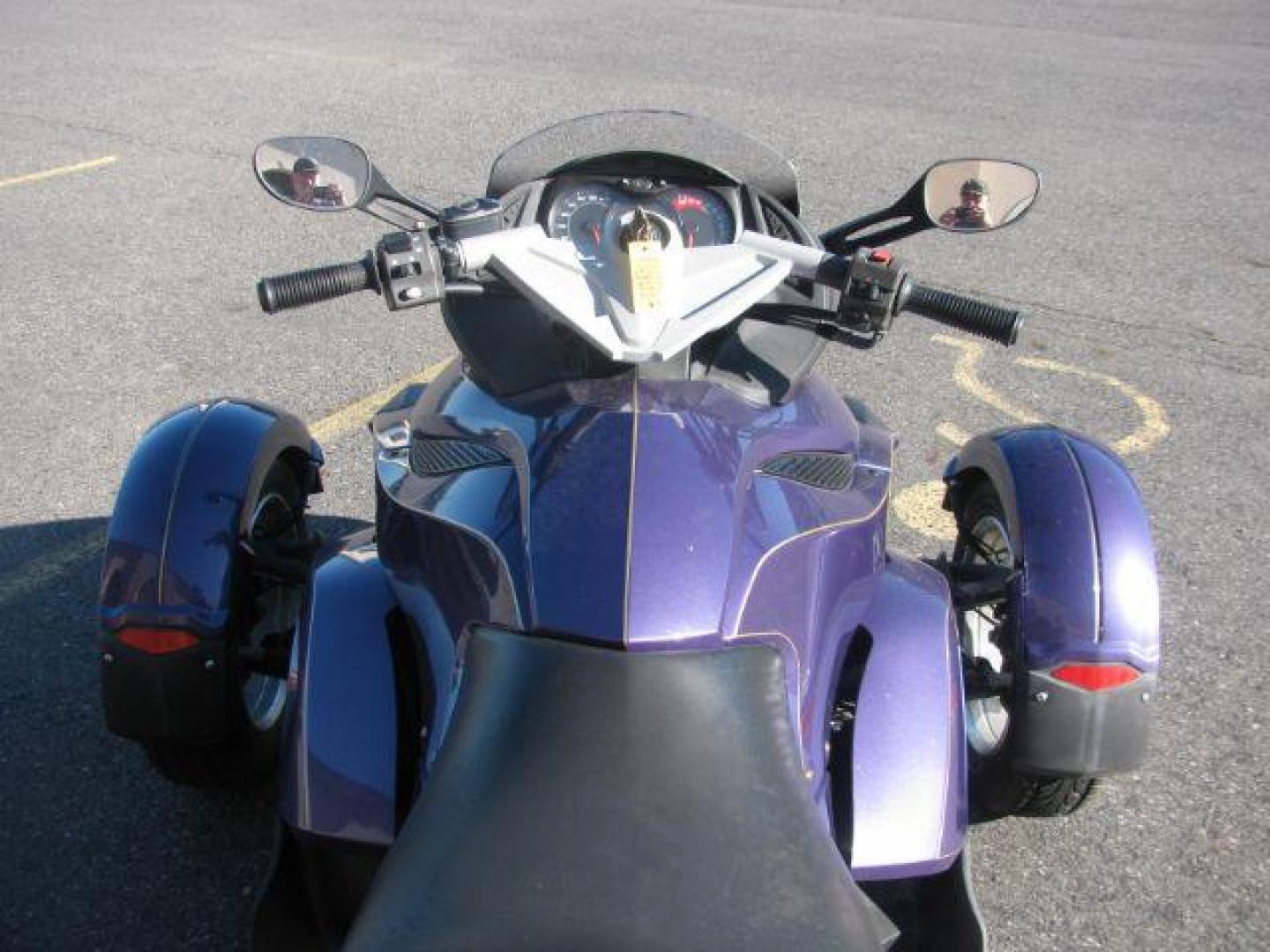 2010 Purple Can-Am Spyder RSS - (2BXJAMC13AV) , located at 2443 Albert Pike, Hot Springs, AR, 71913, (501) 623-6255, 34.492222, -93.109993 - Photo#6