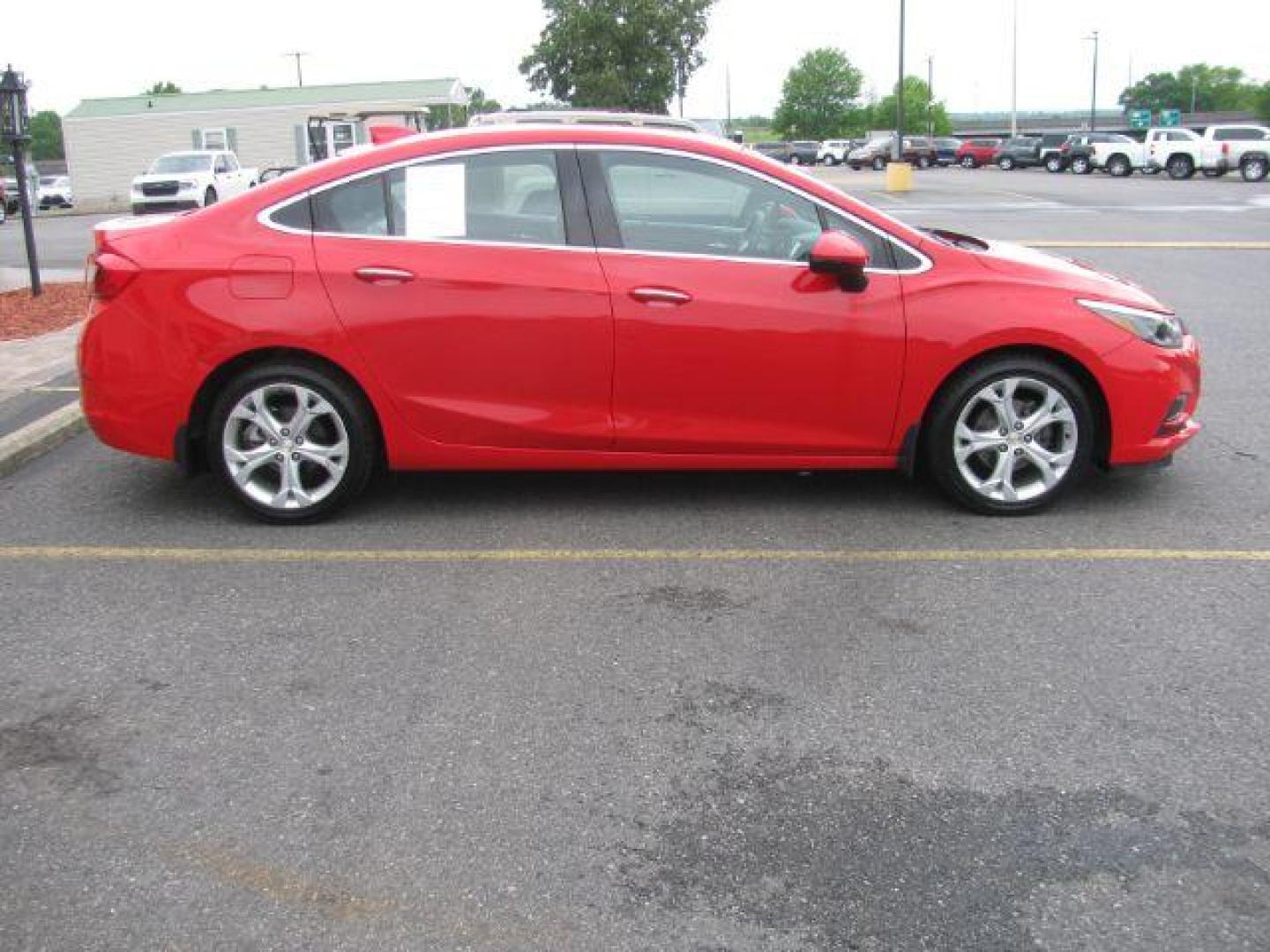 2017 Red Chevrolet Cruze SEDAN 4-DR (1G1BF5SM9H7) with an 1.4L L4 DOHC 16V TURBO engine, 6-Speed Automatic transmission, located at 2443 Albert Pike, Hot Springs, AR, 71913, (501) 623-6255, 34.492222, -93.109993 - Photo#4