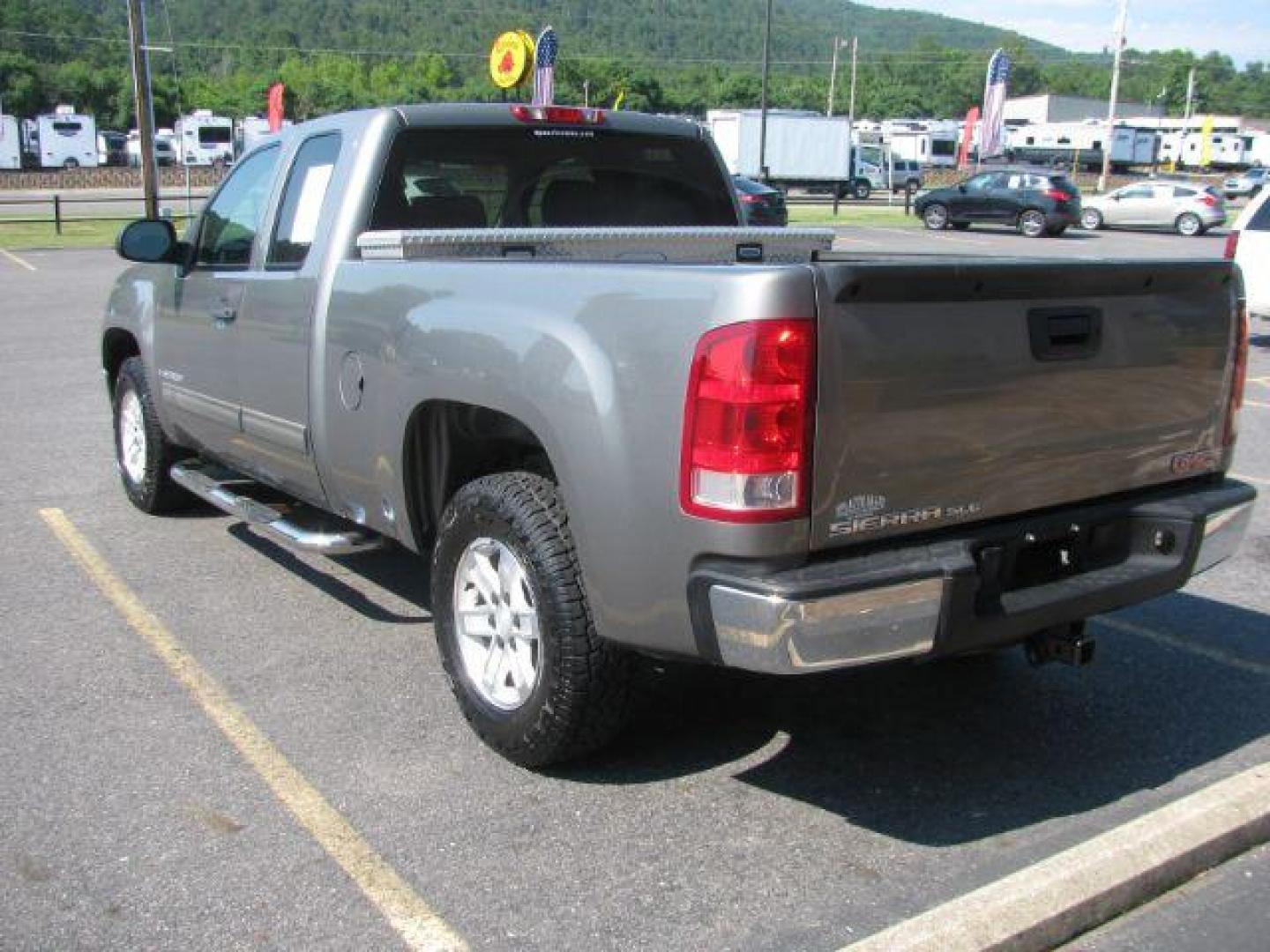 2009 Gray GMC Sierra 1500 SLE1 Ext. Cab Std. Box 2WD (1GTEC29J99Z) with an 5.3L V8 OHV 16V engine, 6-Speed Automatic transmission, located at 2443 Albert Pike, Hot Springs, AR, 71913, (501) 623-6255, 34.492222, -93.109993 - Photo#2