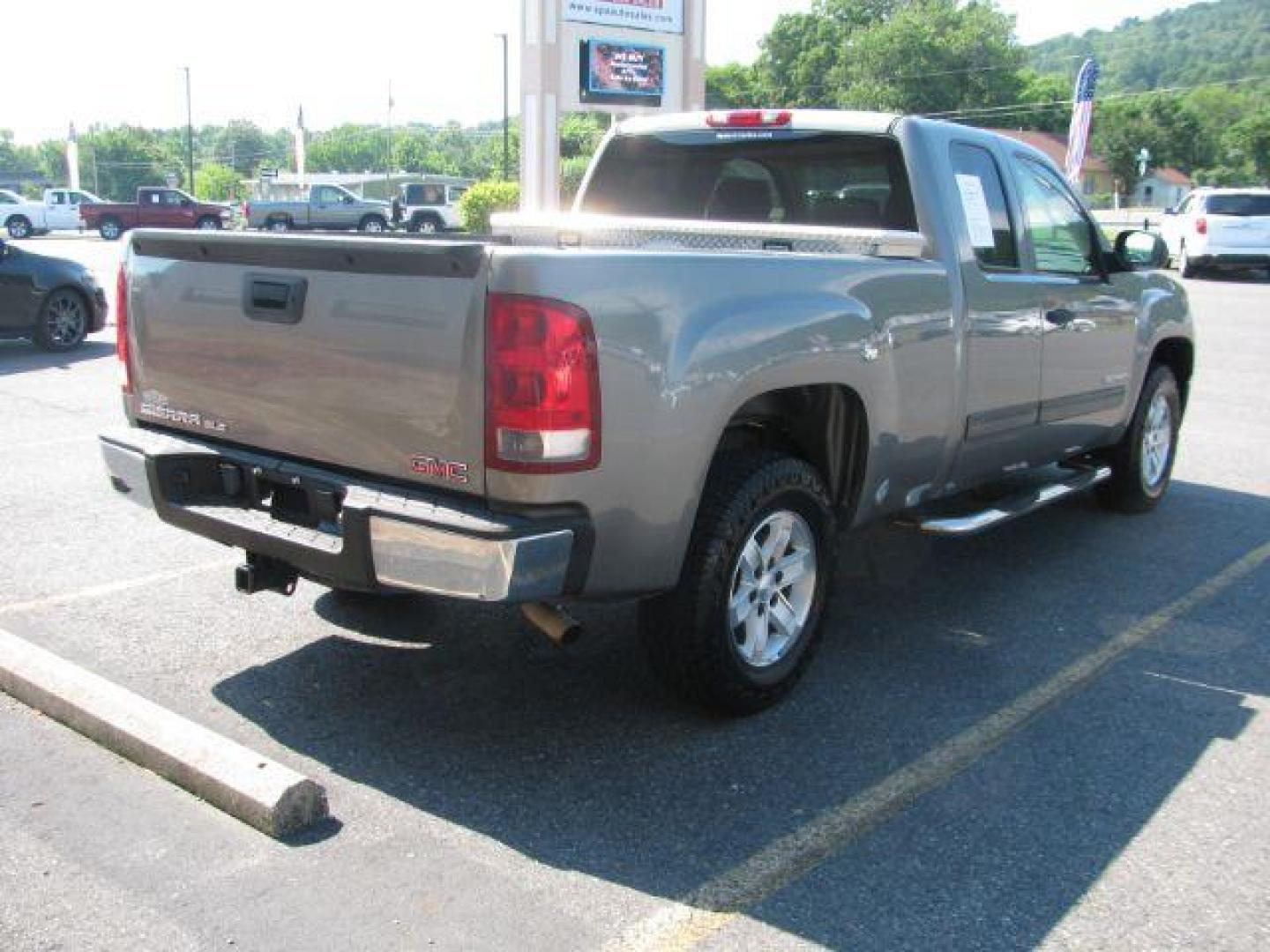 2009 Gray GMC Sierra 1500 SLE1 Ext. Cab Std. Box 2WD (1GTEC29J99Z) with an 5.3L V8 OHV 16V engine, 6-Speed Automatic transmission, located at 2443 Albert Pike, Hot Springs, AR, 71913, (501) 623-6255, 34.492222, -93.109993 - Photo#4