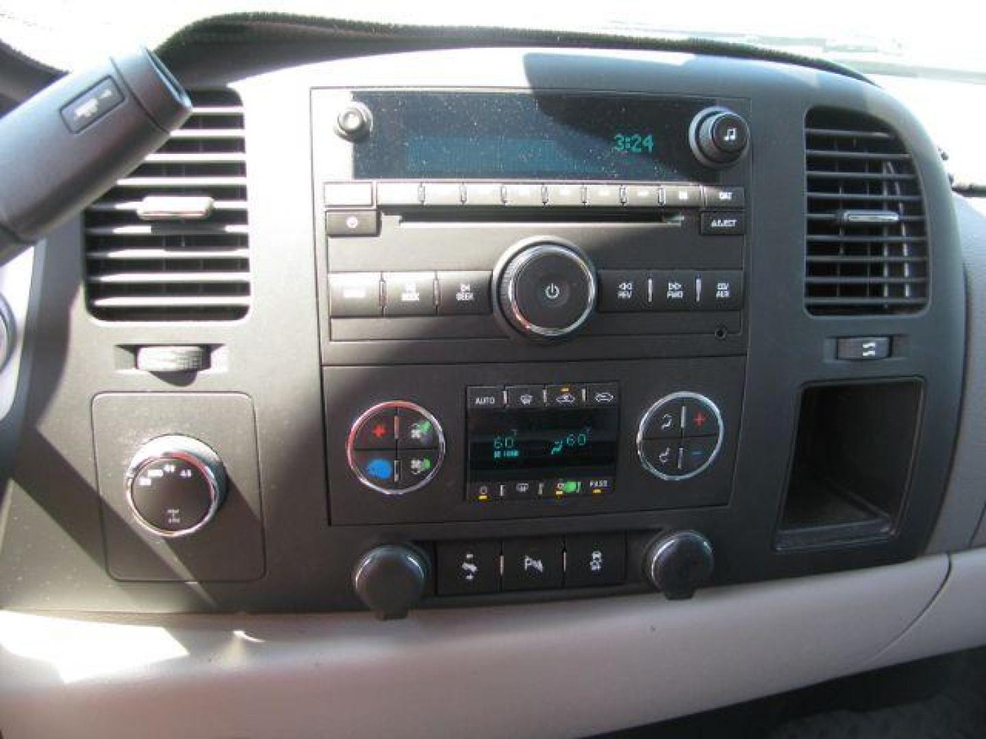 2012 White GMC Sierra 1500 SLE Crew Cab 4WD (3GTP2VE79CG) with an 5.3L V8 OHV 16V FFV engine, 6-Speed Automatic transmission, located at 2443 Albert Pike, Hot Springs, AR, 71913, (501) 623-6255, 34.492222, -93.109993 - Photo#10