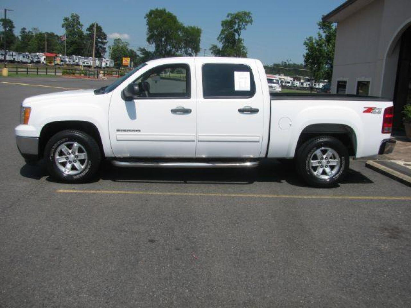 2012 White GMC Sierra 1500 SLE Crew Cab 4WD (3GTP2VE79CG) with an 5.3L V8 OHV 16V FFV engine, 6-Speed Automatic transmission, located at 2443 Albert Pike, Hot Springs, AR, 71913, (501) 623-6255, 34.492222, -93.109993 - Photo#1