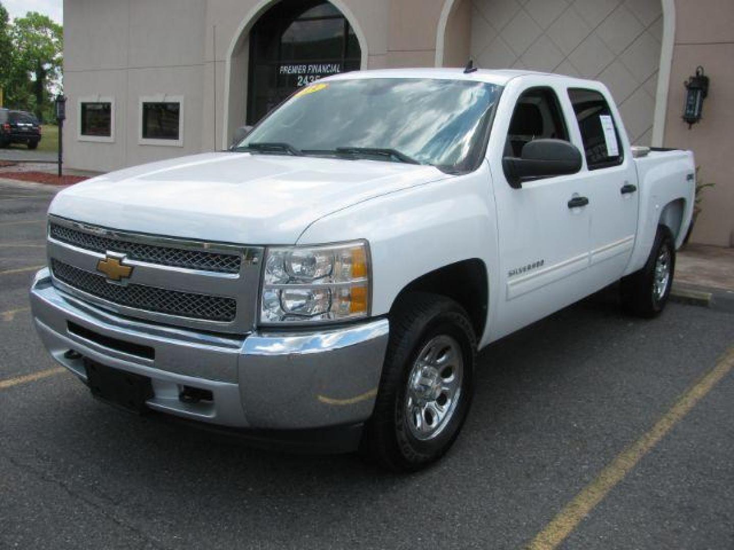 2013 White Chevrolet Silverado 1500 LS Crew Cab Short Box 4WD (3GCPKREA3DG) with an 4.8L V8 OHV 16V engine, 4-Speed Automatic transmission, located at 2443 Albert Pike, Hot Springs, AR, 71913, (501) 623-6255, 34.492222, -93.109993 - Photo#0