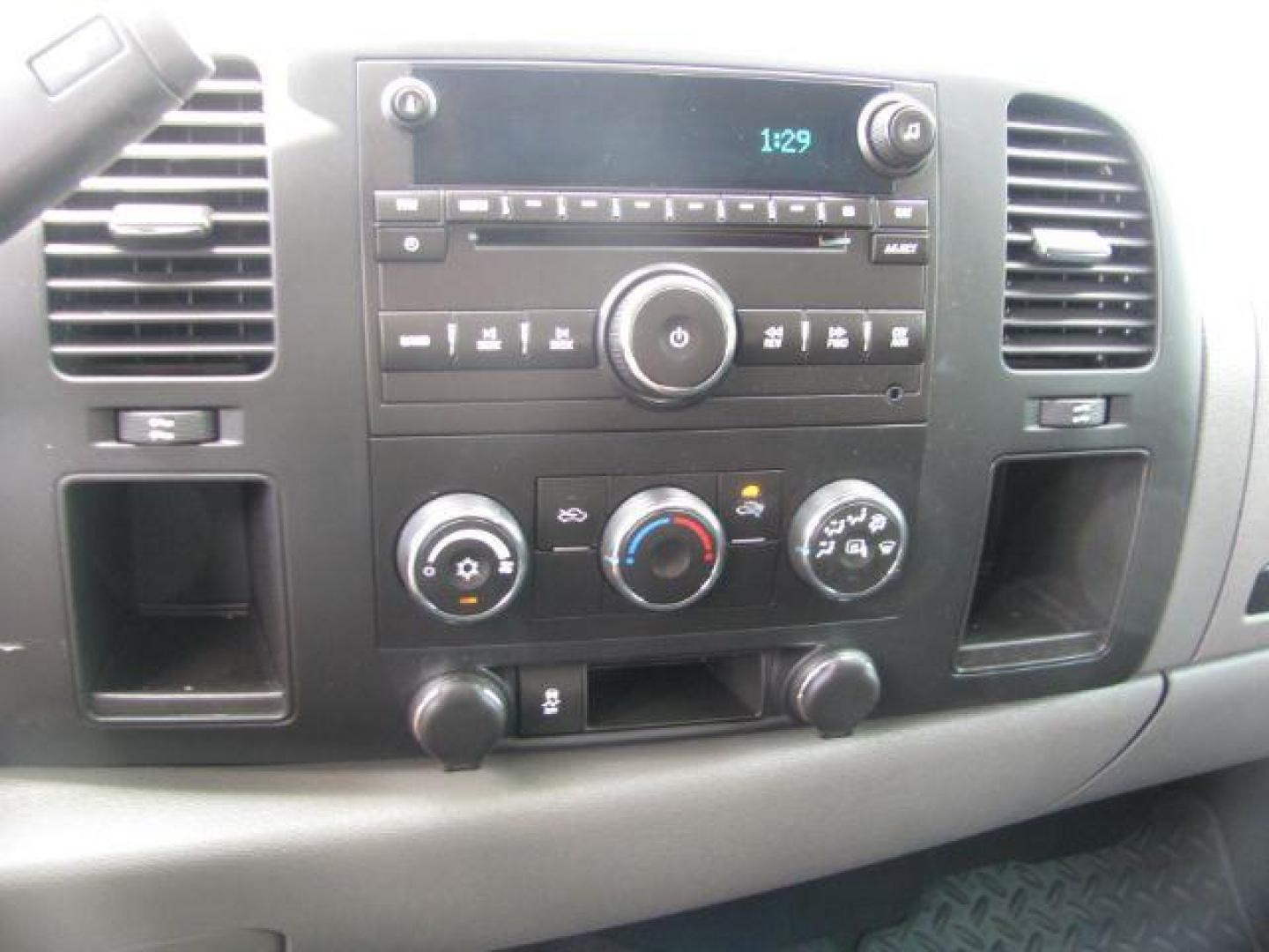 2013 White Chevrolet Silverado 1500 LS Crew Cab Short Box 4WD (3GCPKREA3DG) with an 4.8L V8 OHV 16V engine, 4-Speed Automatic transmission, located at 2443 Albert Pike, Hot Springs, AR, 71913, (501) 623-6255, 34.492222, -93.109993 - Photo#10