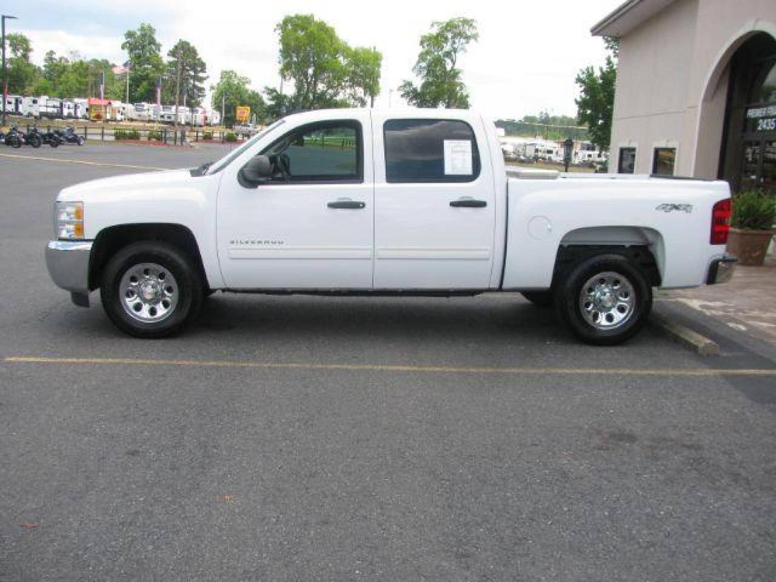 2013 White Chevrolet Silverado 1500 LS Crew Cab Short Box 4WD (3GCPKREA3DG) with an 4.8L V8 OHV 16V engine, 4-Speed Automatic transmission, located at 2443 Albert Pike, Hot Springs, AR, 71913, (501) 623-6255, 34.492222, -93.109993 - Photo #1