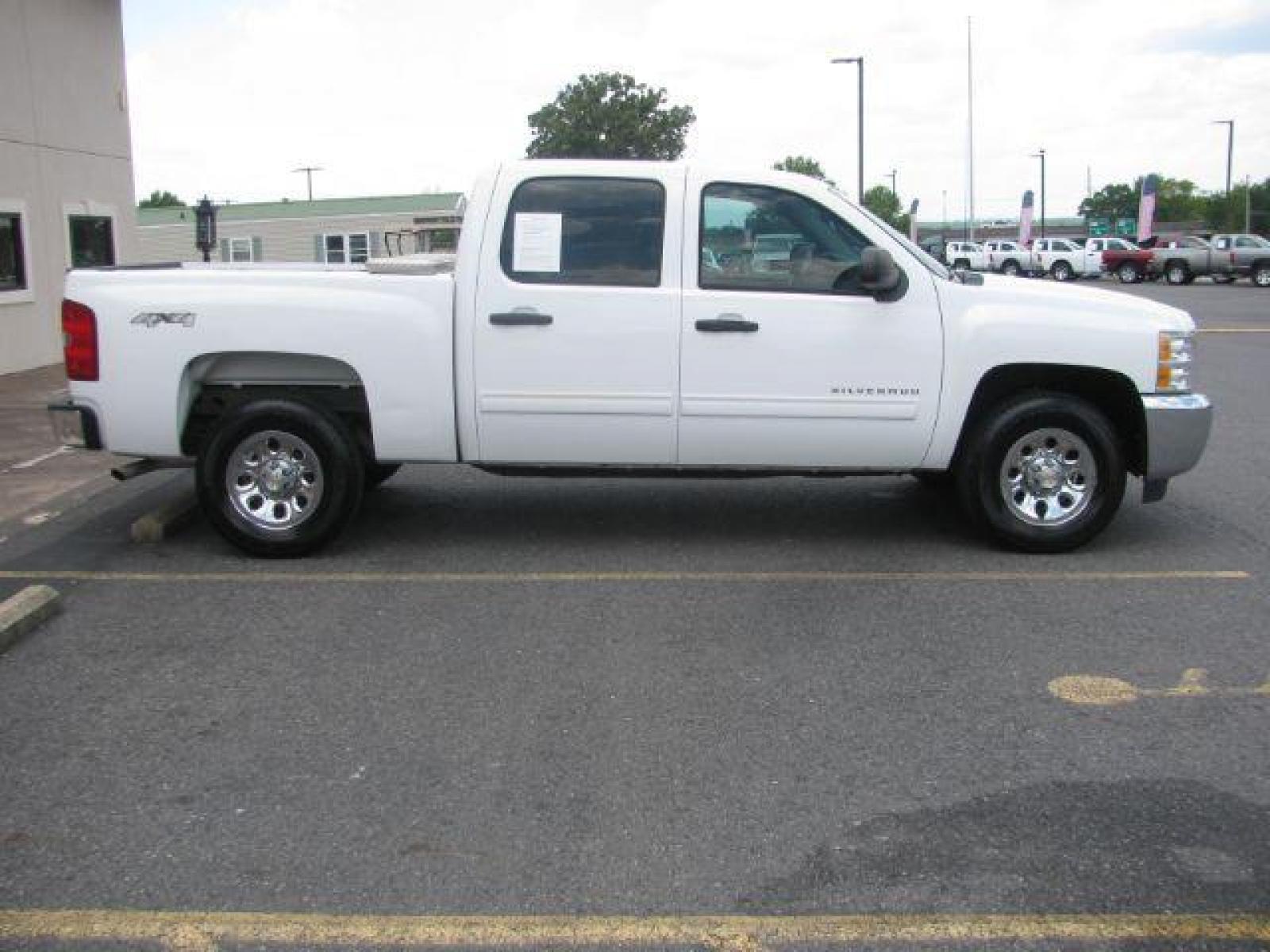 2013 White Chevrolet Silverado 1500 LS Crew Cab Short Box 4WD (3GCPKREA3DG) with an 4.8L V8 OHV 16V engine, 4-Speed Automatic transmission, located at 2443 Albert Pike, Hot Springs, AR, 71913, (501) 623-6255, 34.492222, -93.109993 - Photo #5