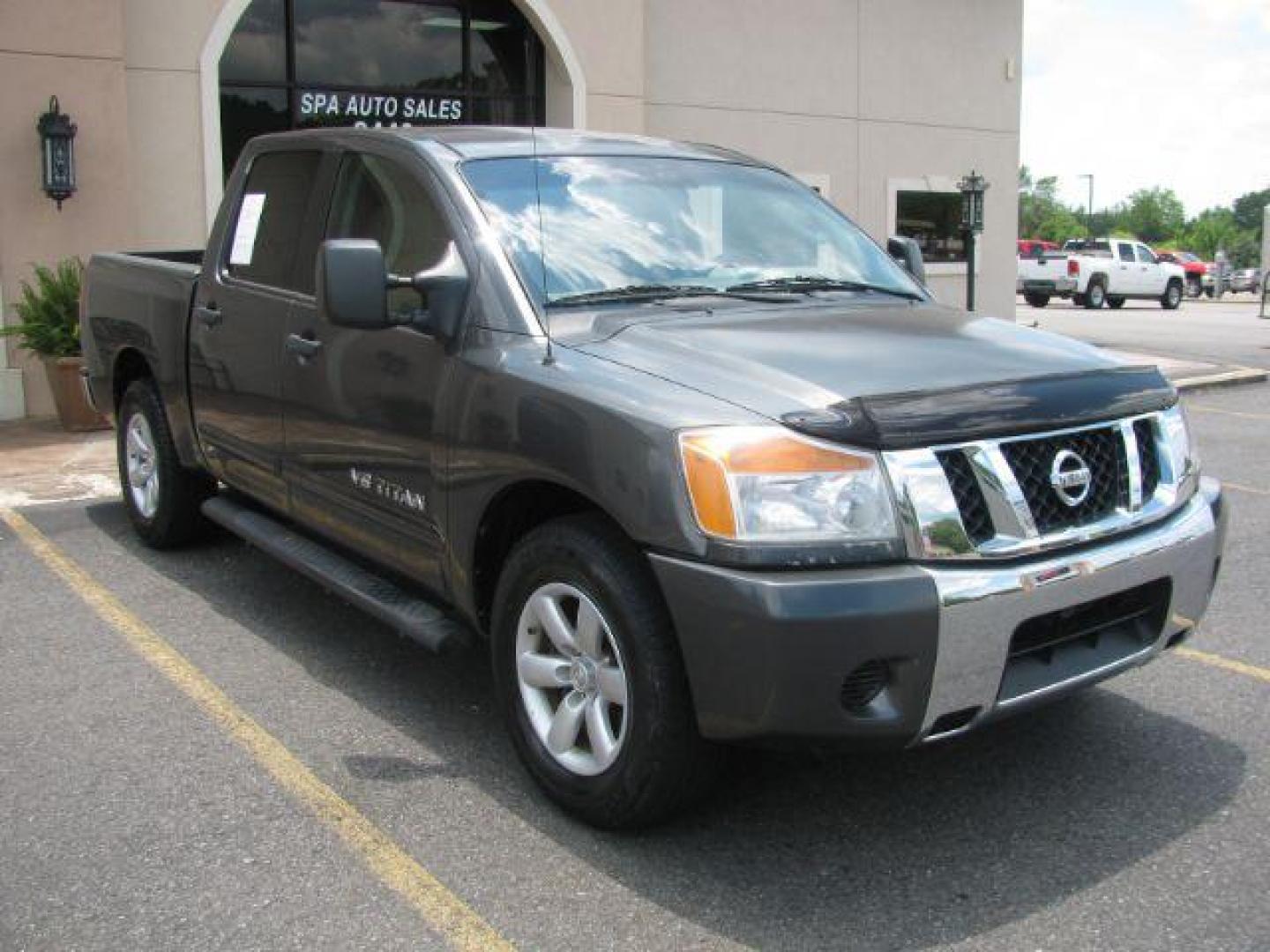 2008 Gray Nissan Titan SE Crew Cab 2WD SWB (1N6BA07D68N) with an 5.6L V8 DOHC 32V FFV engine, 5-Speed Automatic transmission, located at 2443 Albert Pike, Hot Springs, AR, 71913, (501) 623-6255, 34.492222, -93.109993 - Photo#6