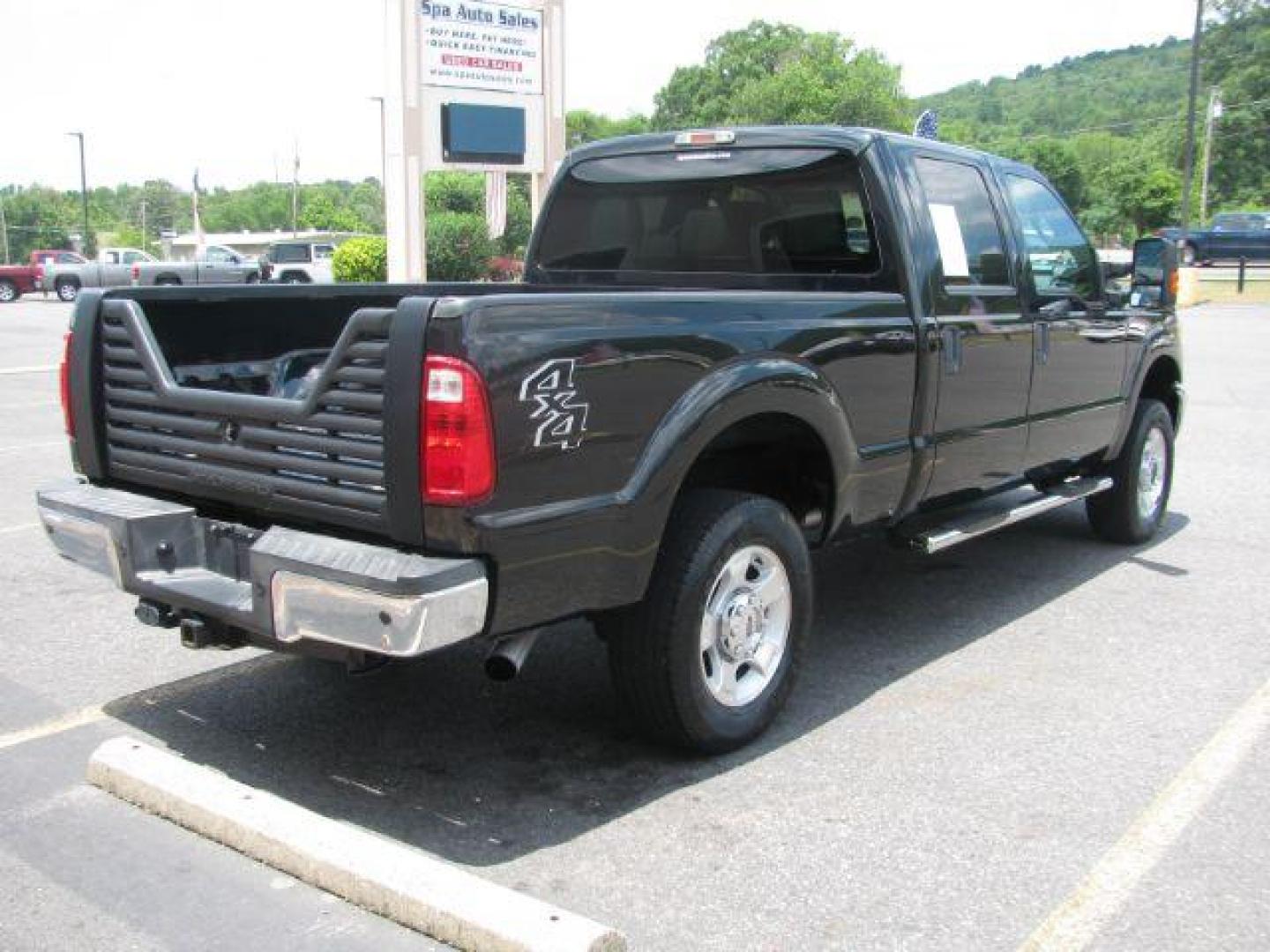 2015 Black Ford F-250 SD XLT Crew Cab 4WD (1FT7W2B66FE) with an 6.2L V8 OHV 16V engine, 6-Speed Automatic transmission, located at 2443 Albert Pike, Hot Springs, AR, 71913, (501) 623-6255, 34.492222, -93.109993 - Photo#4