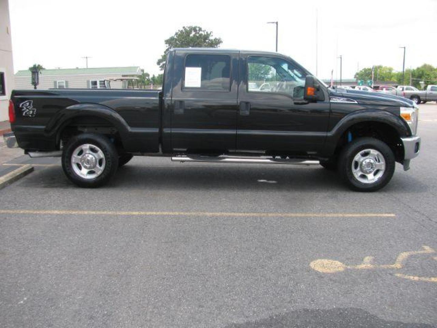 2015 Black Ford F-250 SD XLT Crew Cab 4WD (1FT7W2B66FE) with an 6.2L V8 OHV 16V engine, 6-Speed Automatic transmission, located at 2443 Albert Pike, Hot Springs, AR, 71913, (501) 623-6255, 34.492222, -93.109993 - Photo#5