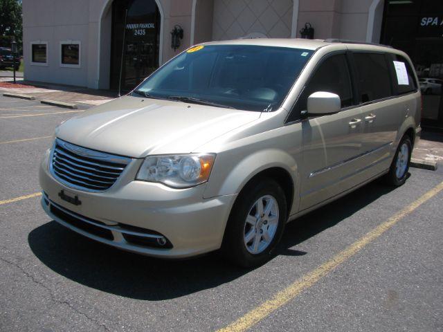 photo of 2011 Chrysler Town  and  Country