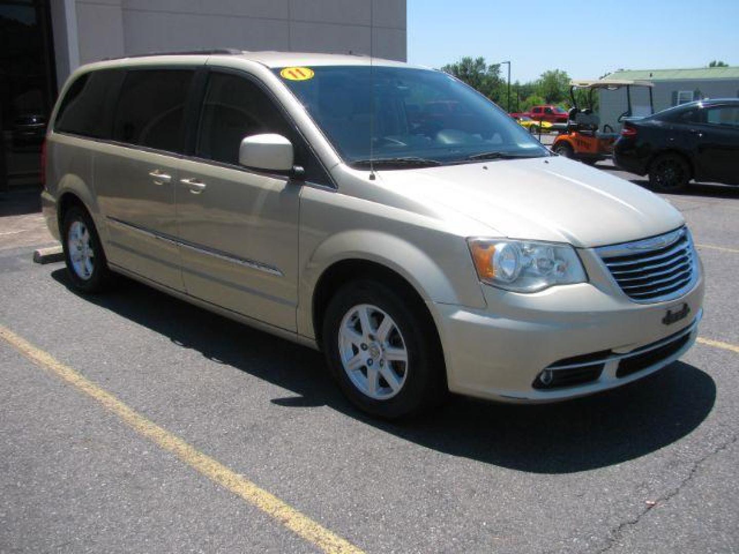 2011 Gold Chrysler Town and Country Touring (2A4RR5DG0BR) with an 3.6L V6 DOHC 24V engine, 6-Speed Automatic transmission, located at 2443 Albert Pike, Hot Springs, AR, 71913, (501) 623-6255, 34.492222, -93.109993 - Photo#5