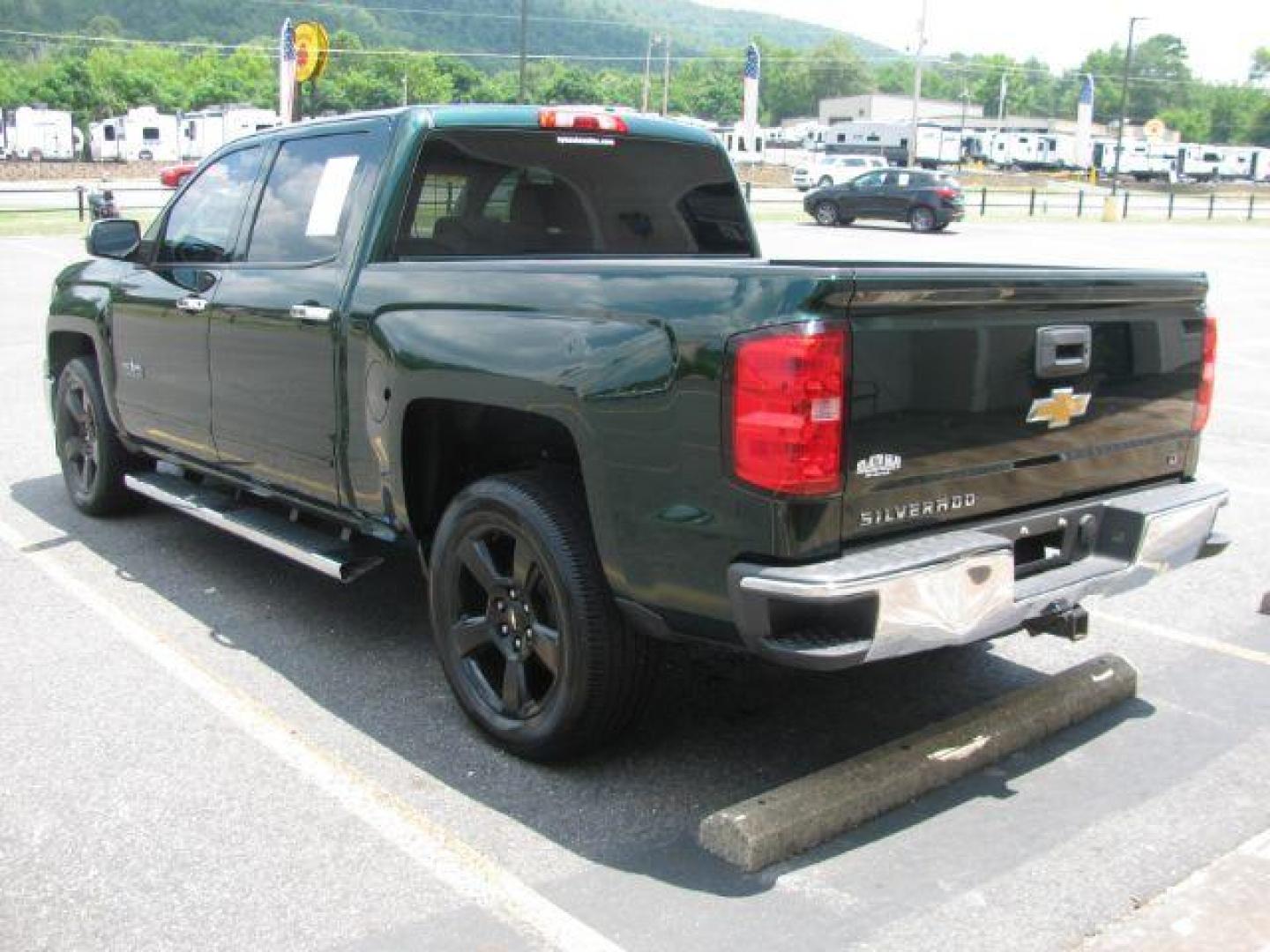 2015 Green Chevrolet Silverado 1500 LT Crew Cab 2WD (3GCPCREC4FG) with an 5.3L V8 OHV 16V engine, 6-Speed Automatic transmission, located at 2443 Albert Pike, Hot Springs, AR, 71913, (501) 623-6255, 34.492222, -93.109993 - Photo#4