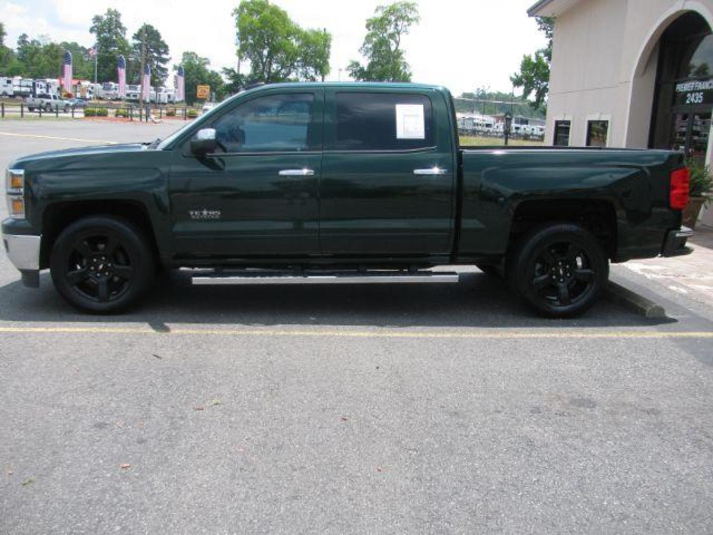 2015 Green Chevrolet Silverado 1500 LT Crew Cab 2WD (3GCPCREC4FG) with an 5.3L V8 OHV 16V engine, 6-Speed Automatic transmission, located at 2443 Albert Pike, Hot Springs, AR, 71913, (501) 623-6255, 34.492222, -93.109993 - Photo#5