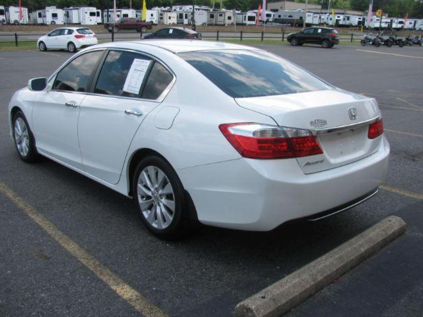 2013 White Honda Accord EX-L Sedan CVT (1HGCR2F80DA) with an 2.4L L4 DOHC 16V engine, Continuously Variable Transmission transmission, located at 2443 Albert Pike, Hot Springs, AR, 71913, (501) 623-6255, 34.492222, -93.109993 - Photo#2