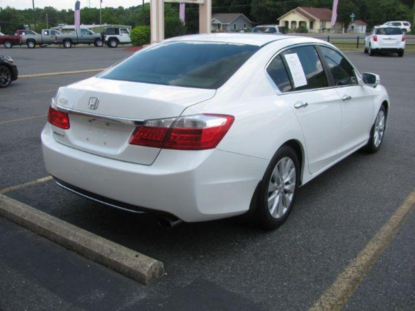 2013 White Honda Accord EX-L Sedan CVT (1HGCR2F80DA) with an 2.4L L4 DOHC 16V engine, Continuously Variable Transmission transmission, located at 2443 Albert Pike, Hot Springs, AR, 71913, (501) 623-6255, 34.492222, -93.109993 - Photo#3